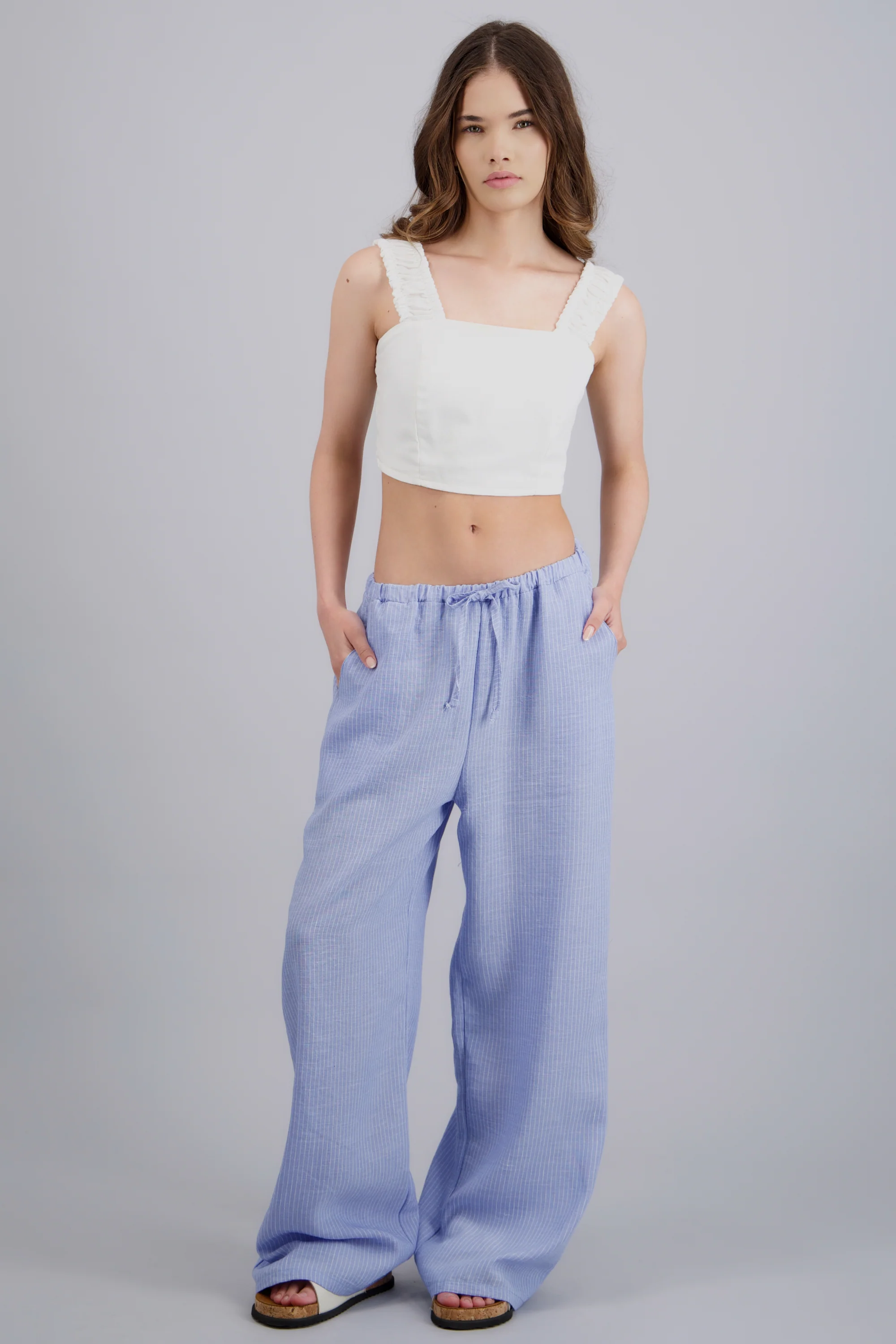 Pantalon liso detalle pretina