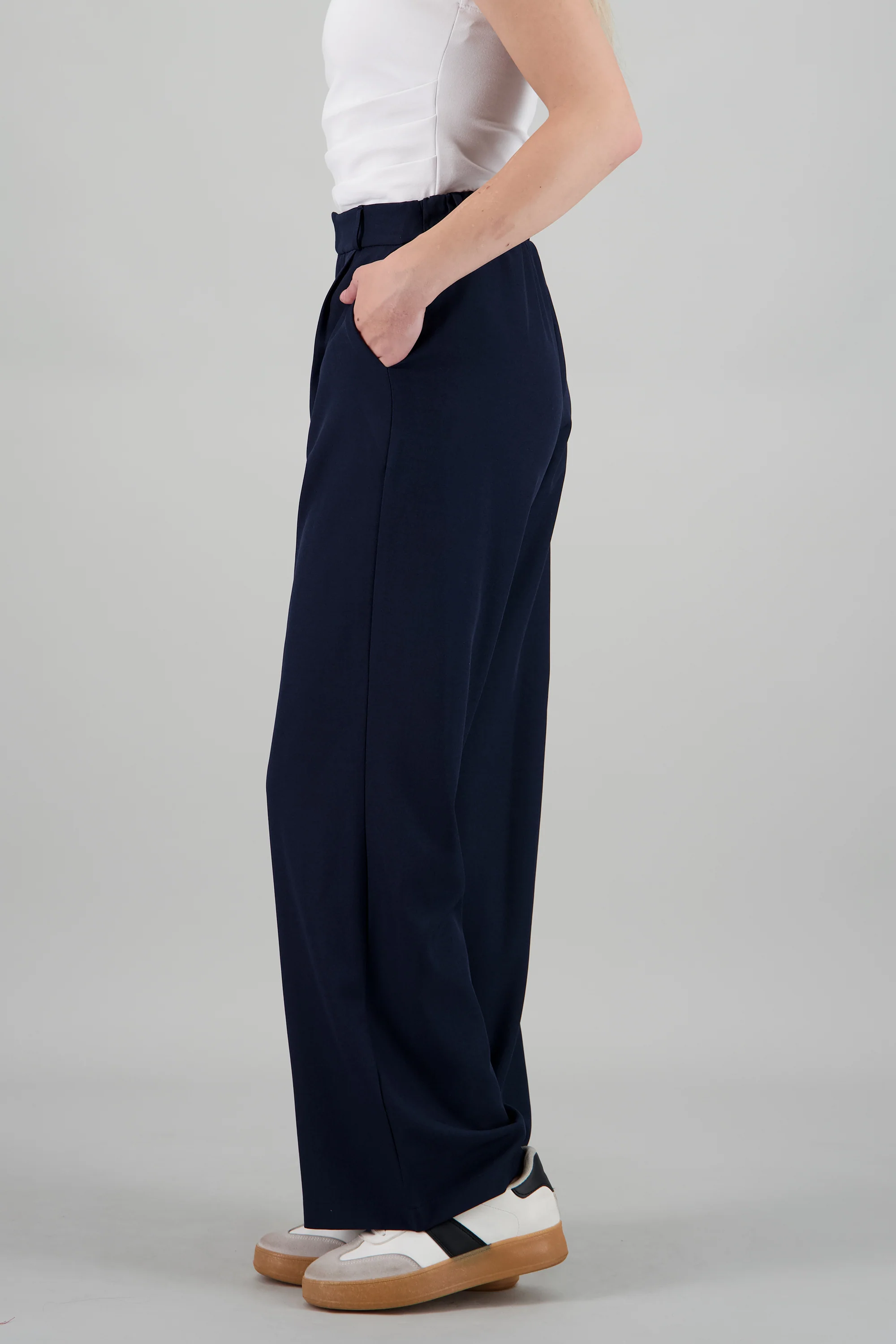 Pantalon liso recto detalle pinza - Image 3
