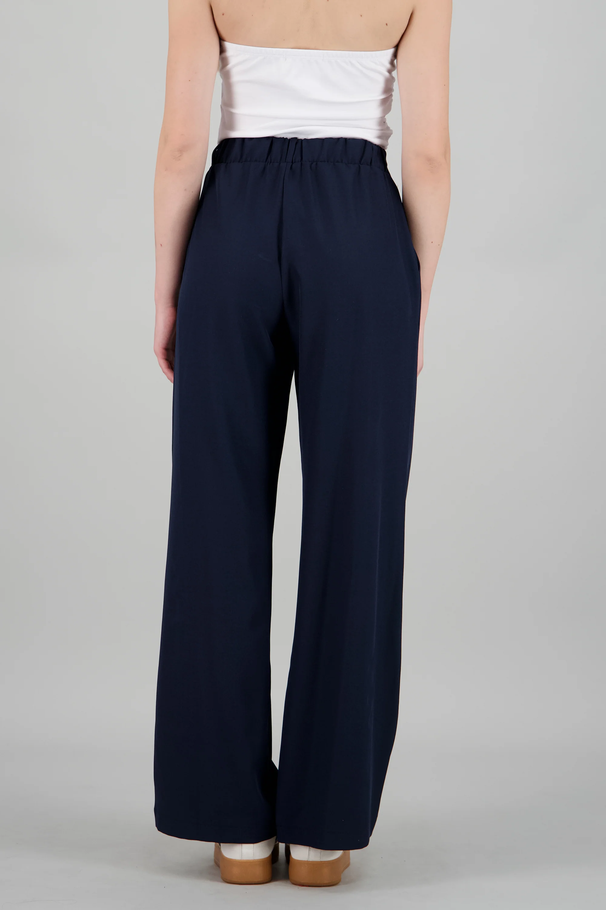 Pantalon liso recto detalle pinza - Image 4