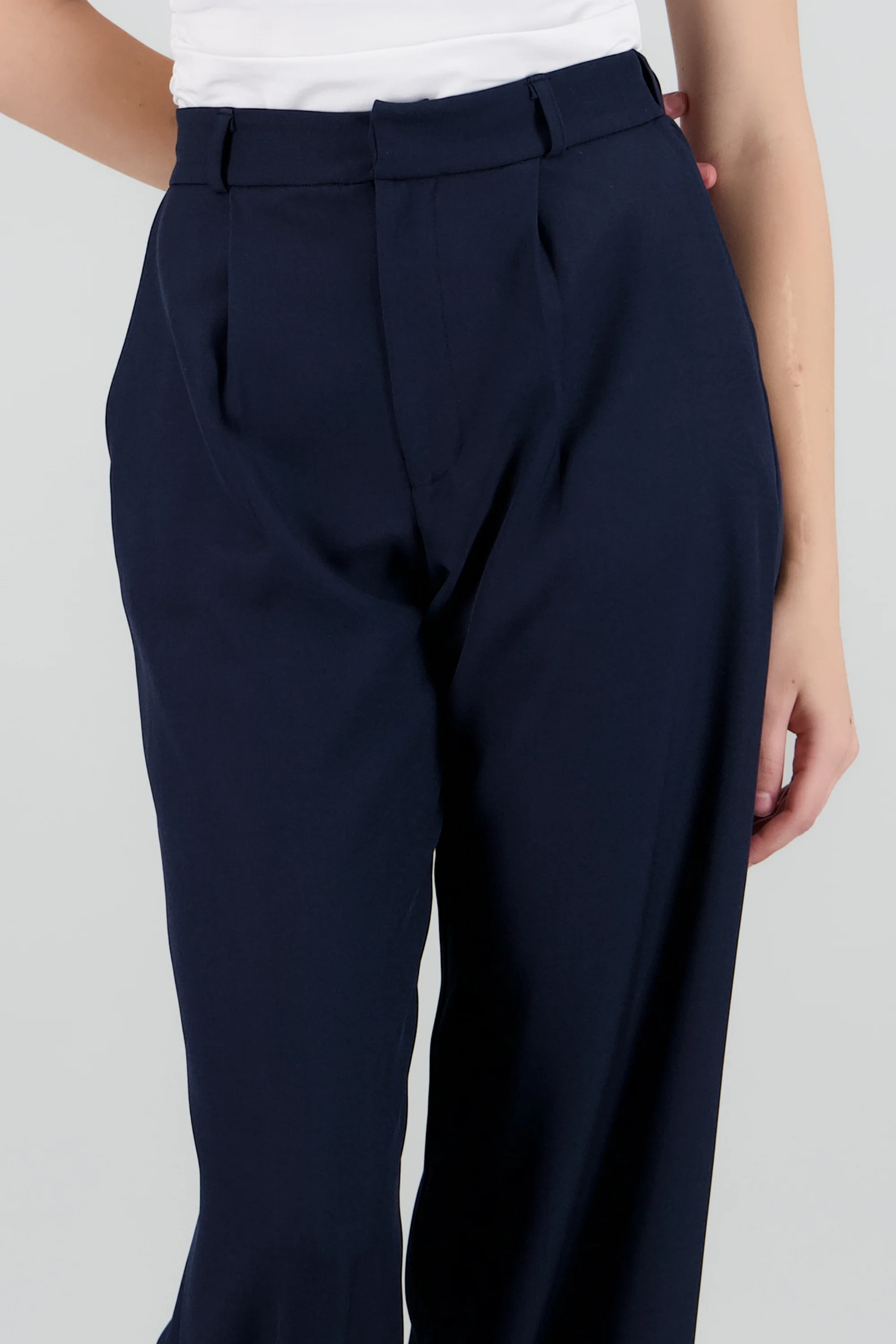 Pantalon liso recto detalle pinza - Image 5