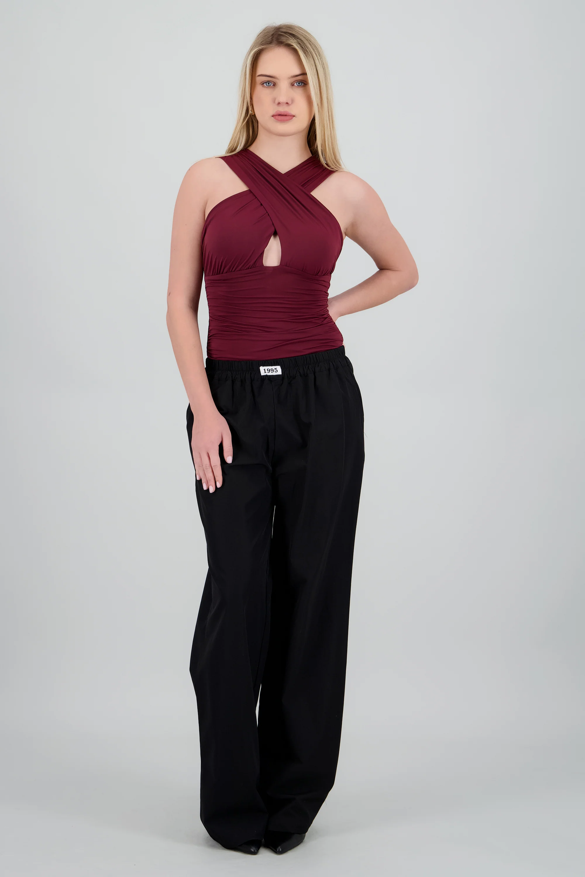 Pantalon liso recto detalle pretina