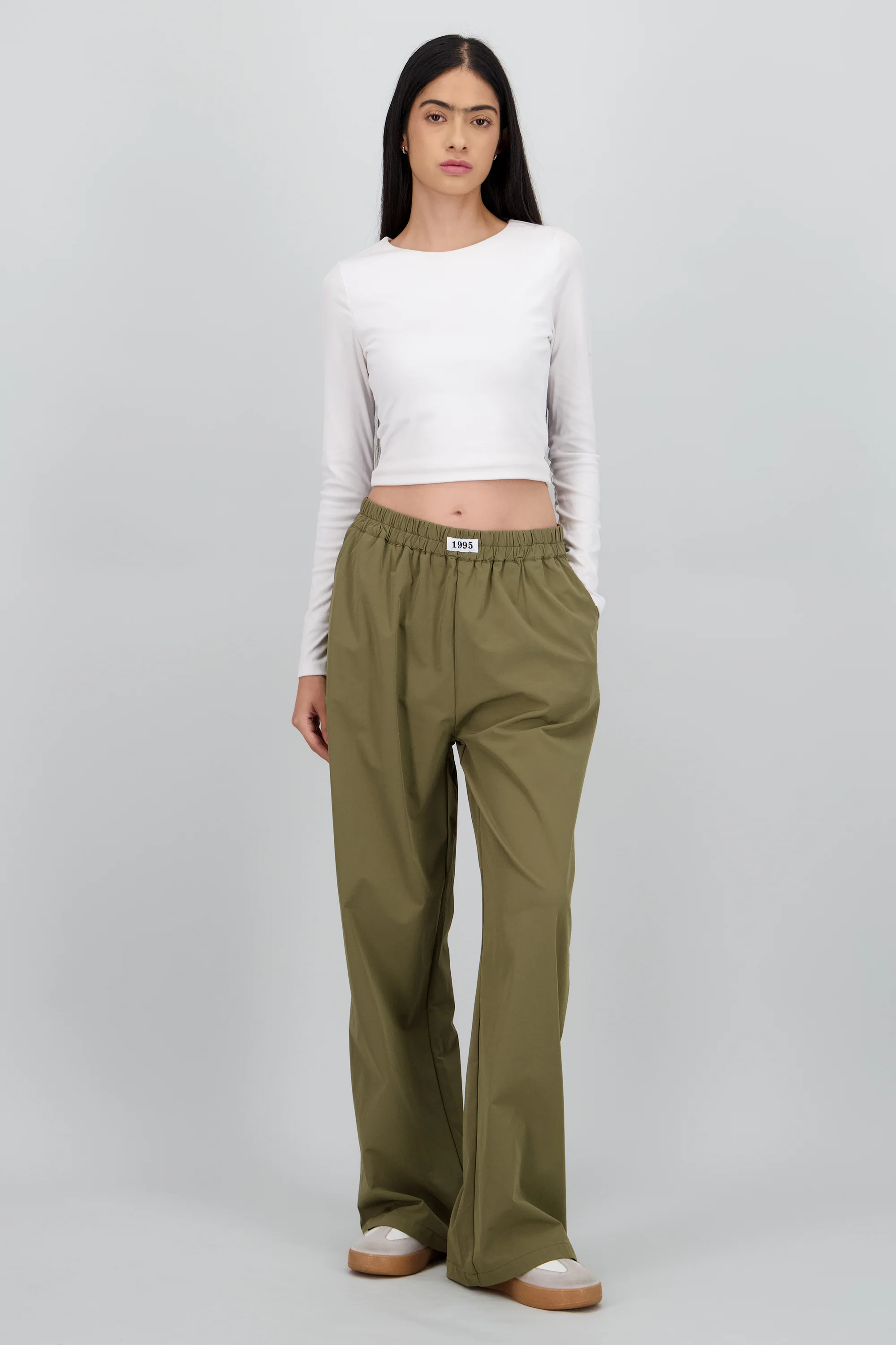 Pantalon liso recto detalle pretina