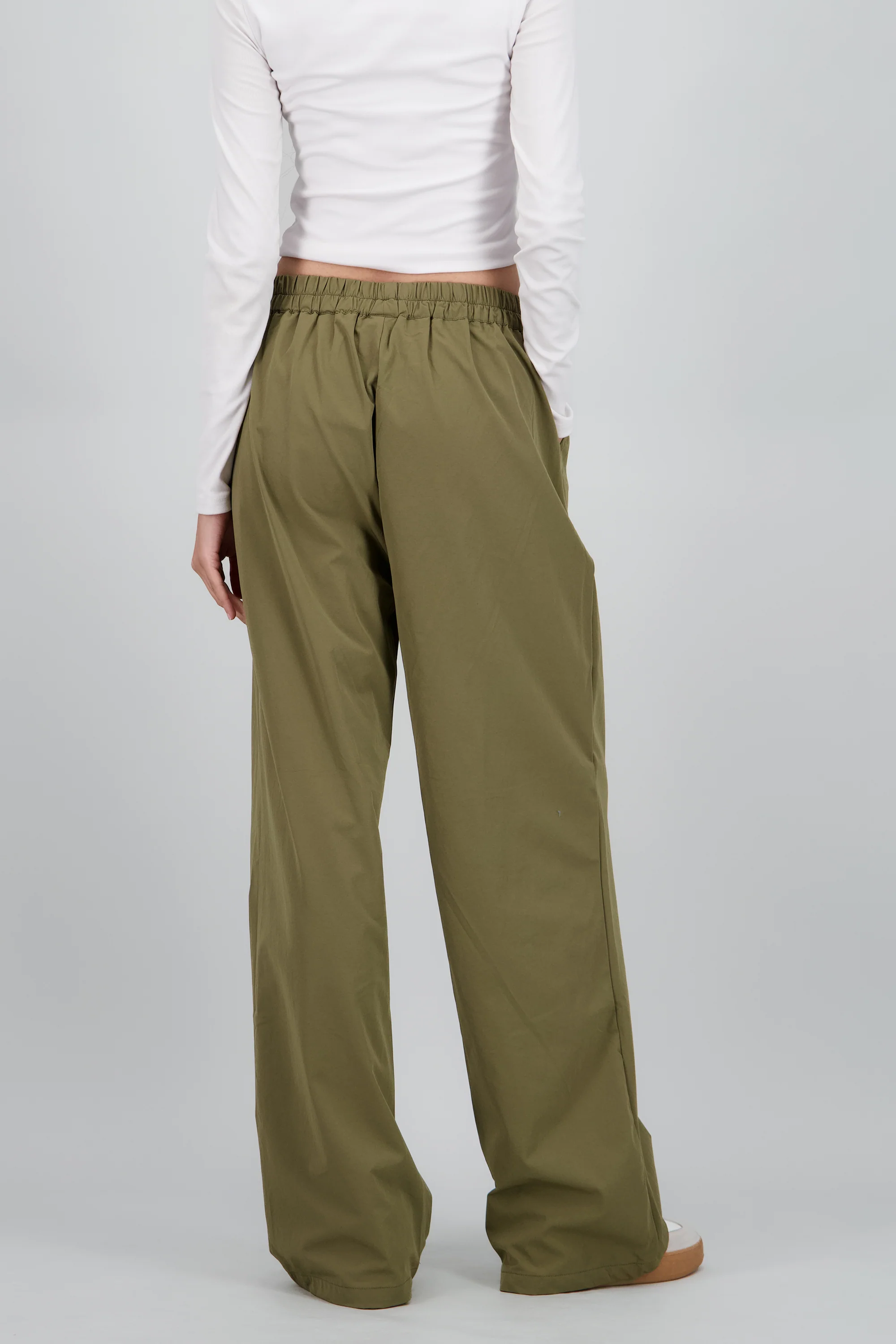 Pantalon liso recto detalle pretina - Image 4