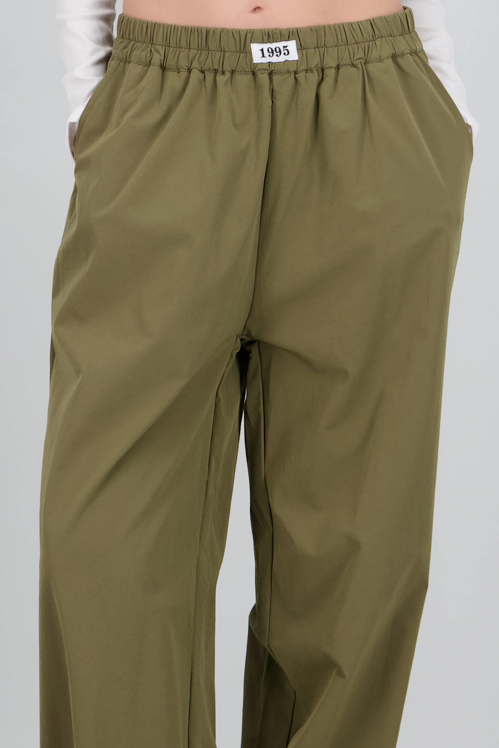 Pantalon liso recto detalle pretina - Image 5