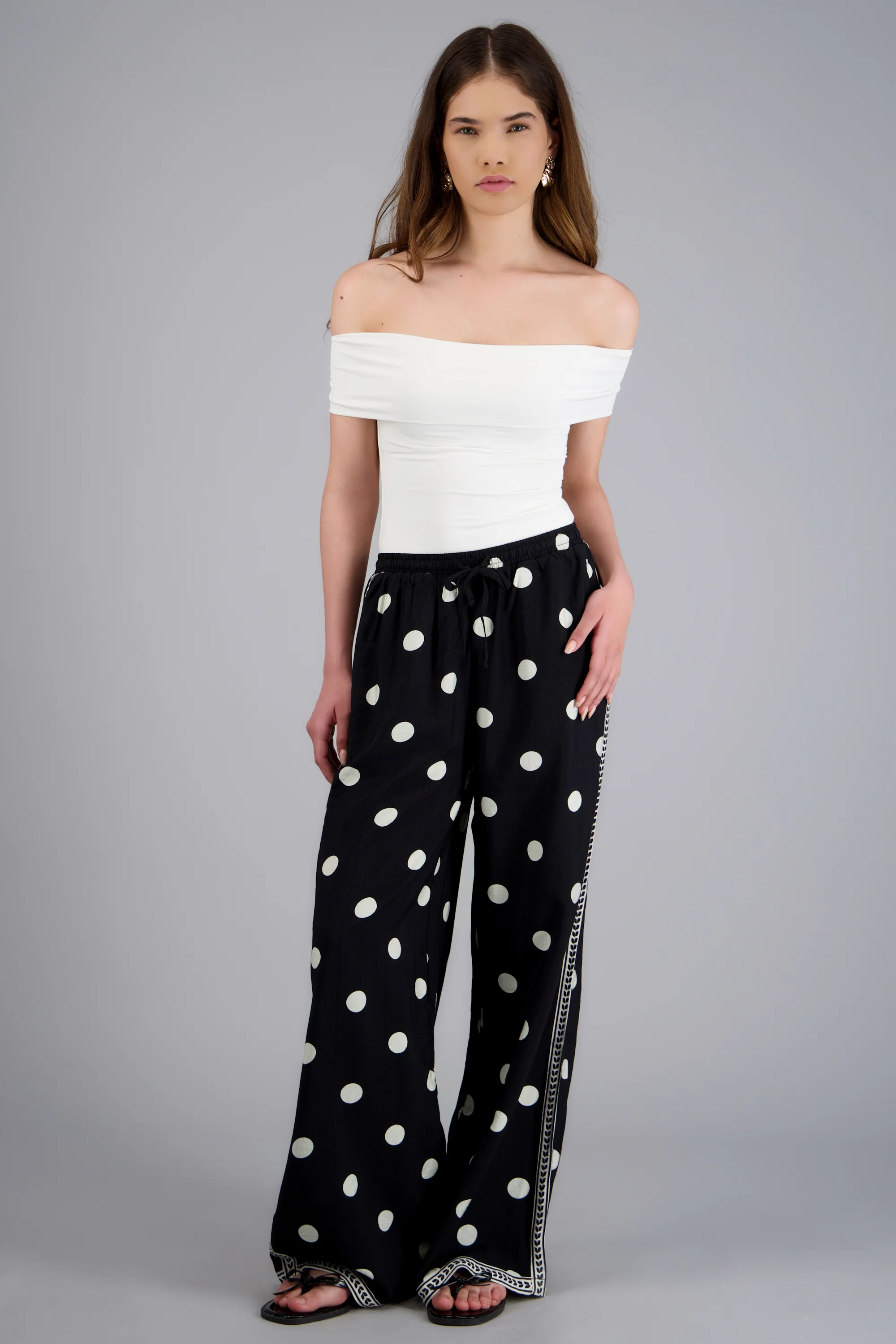 Pantalón polka dots detalle contraste - Image 3