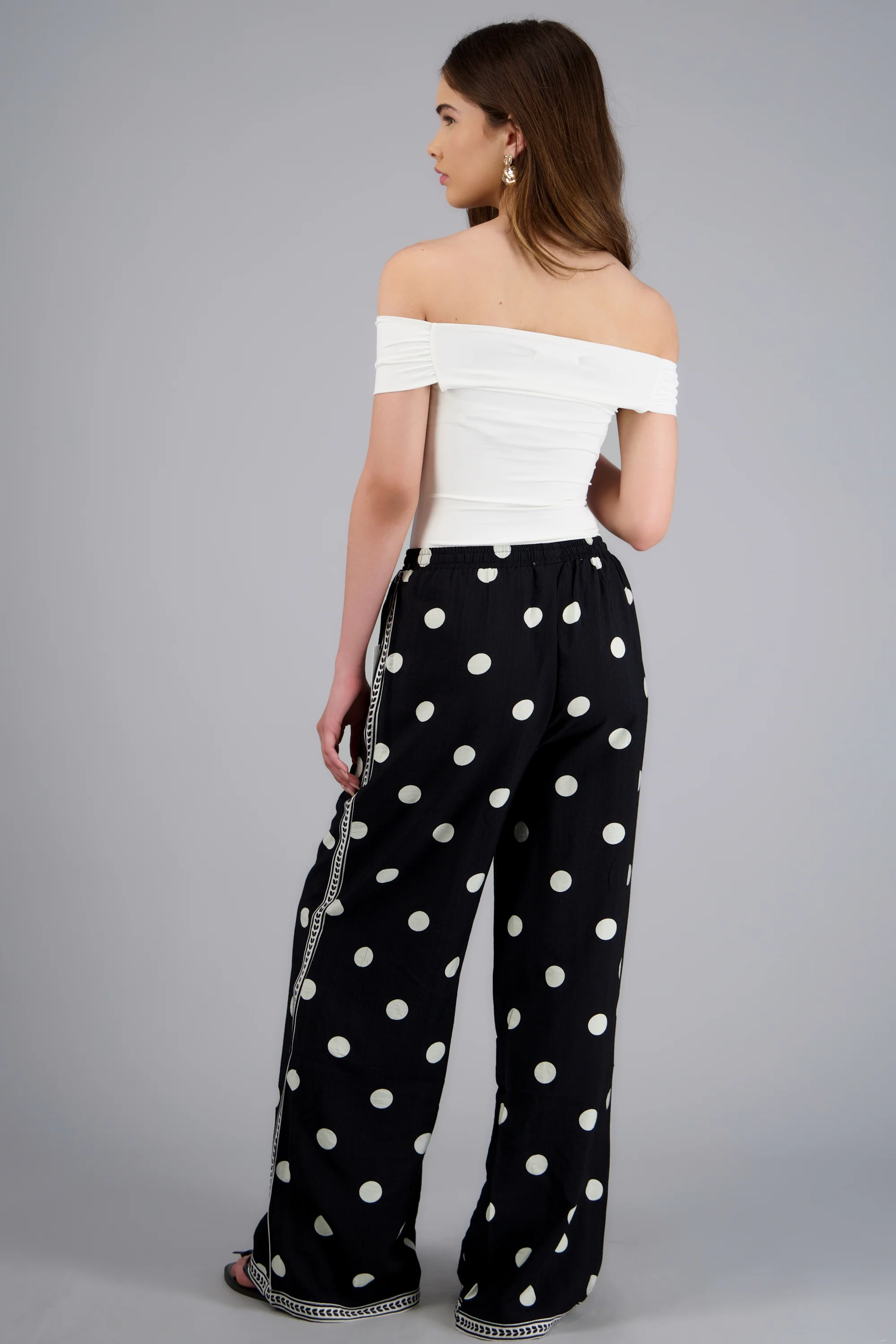Pantalón polka dots detalle contraste - Image 4