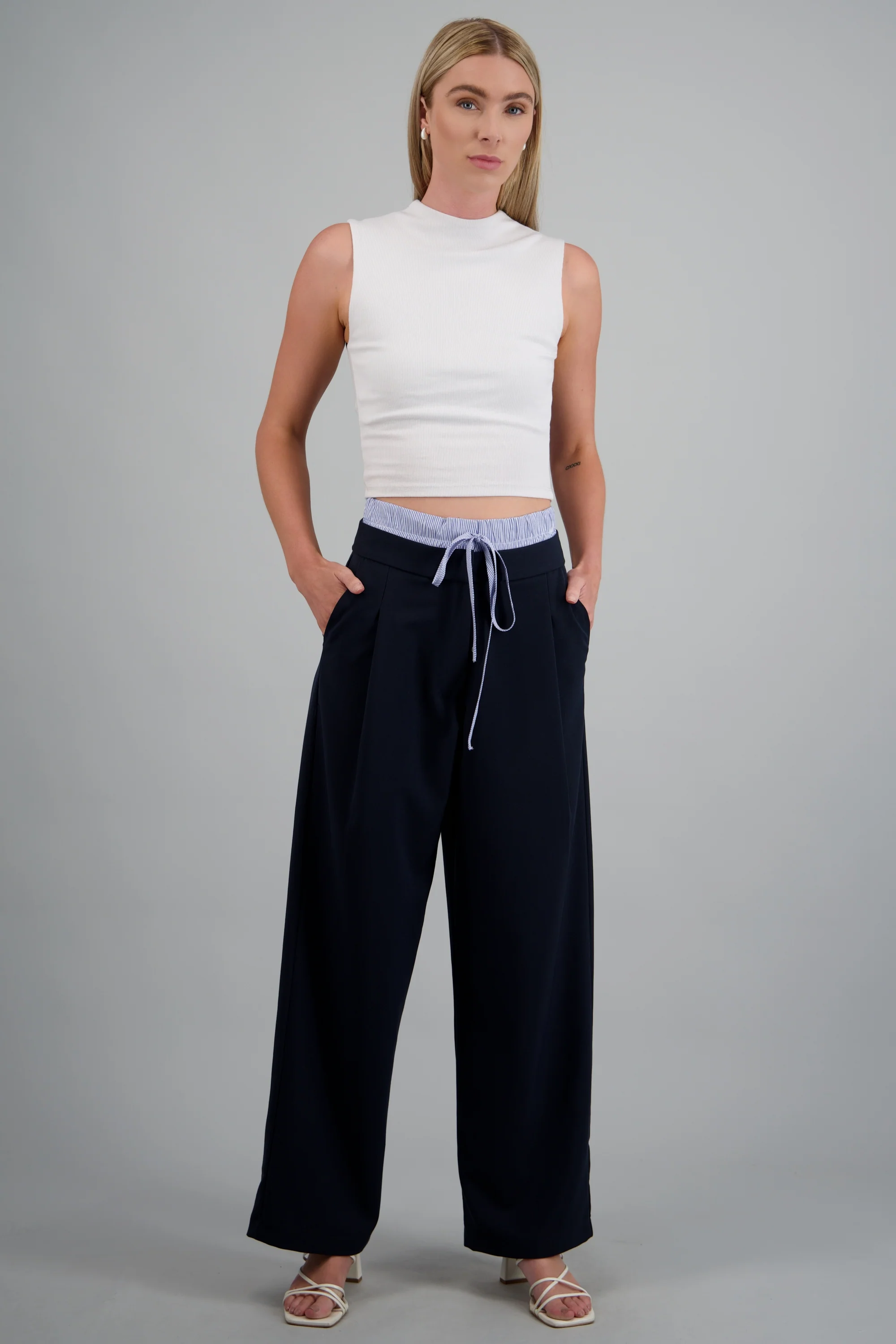 Pantalon pretina contraste jareta funcional