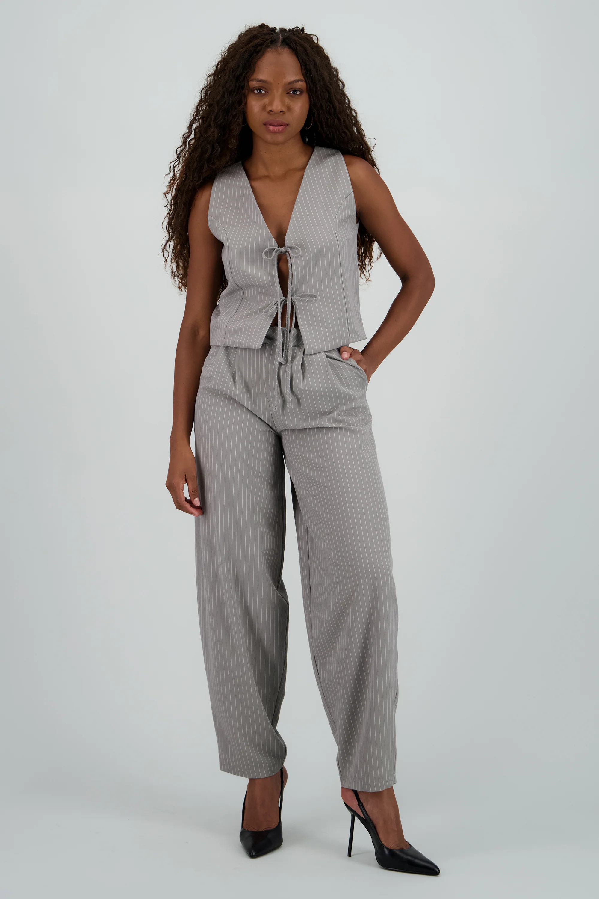 Pantalon rayas detalle pinzas