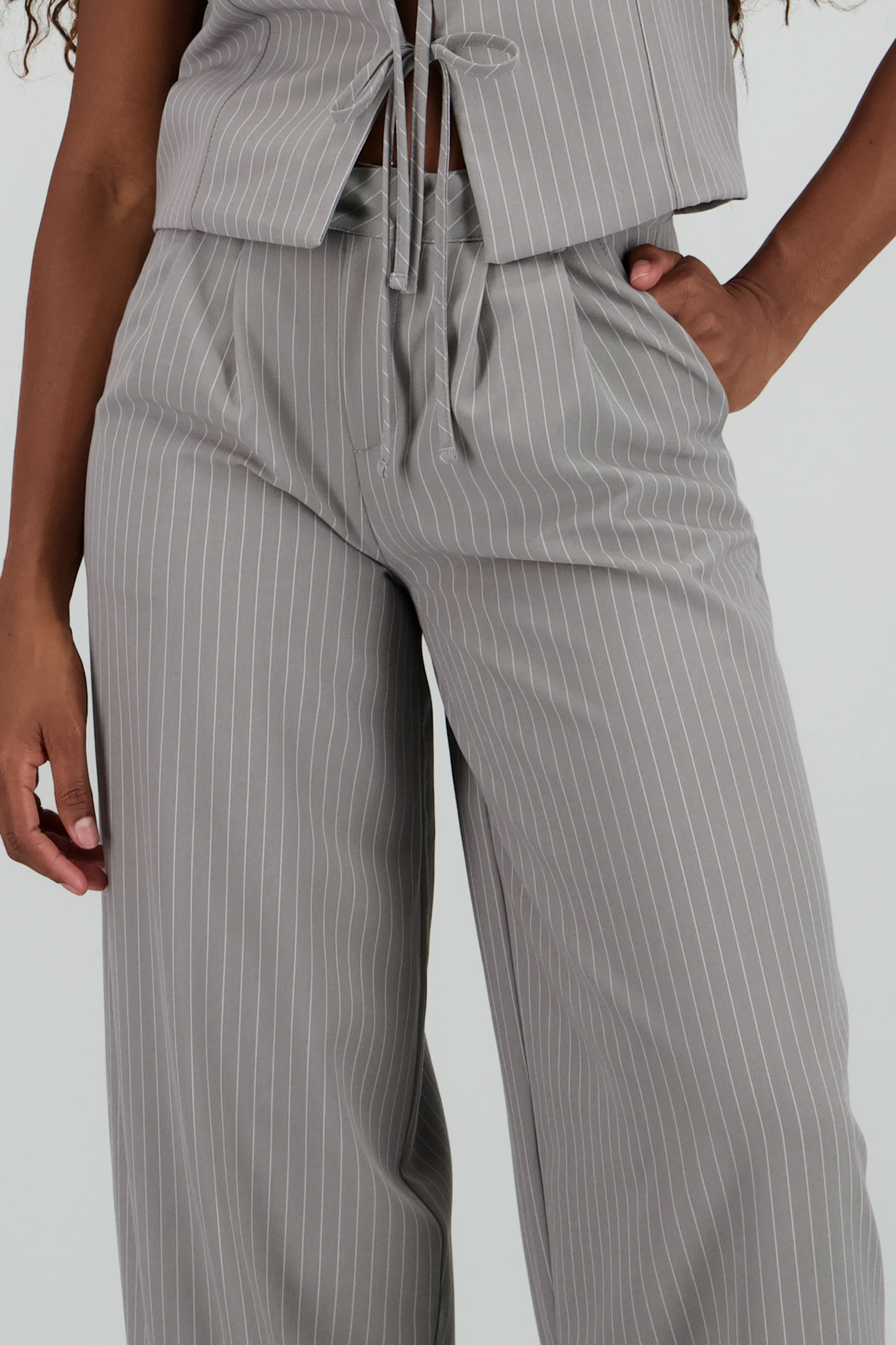 Pantalon rayas detalle pinzas - Image 5