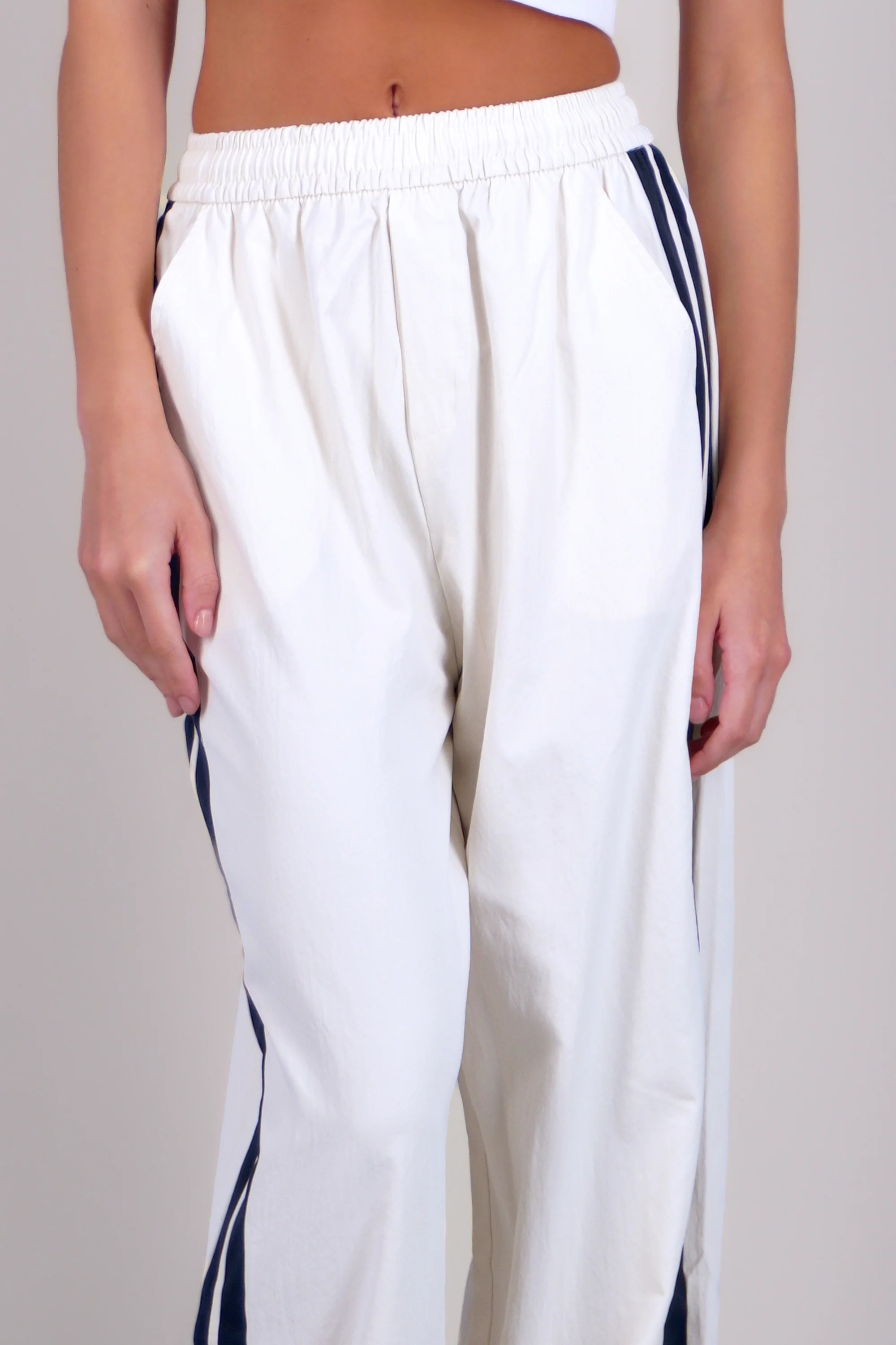 Pantalon rayas en costados - Image 6