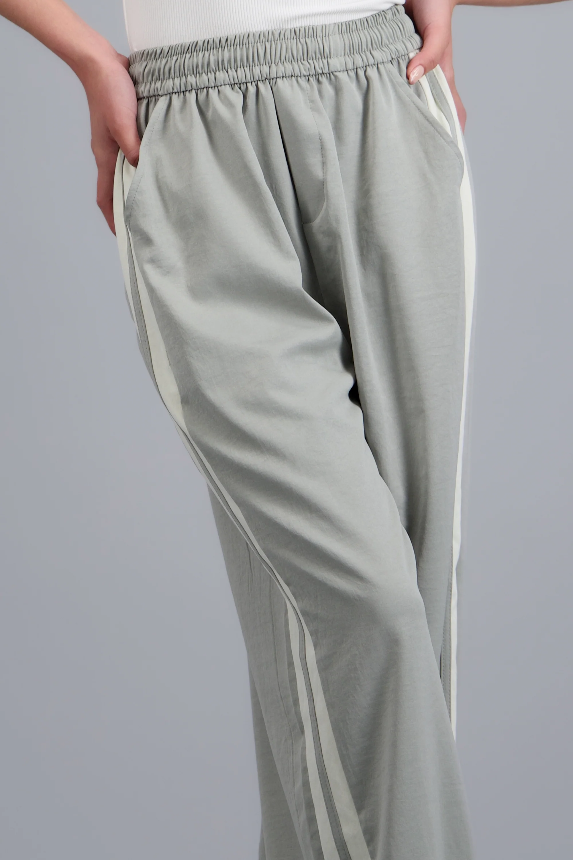 Pantalon rayas en costados - Image 5