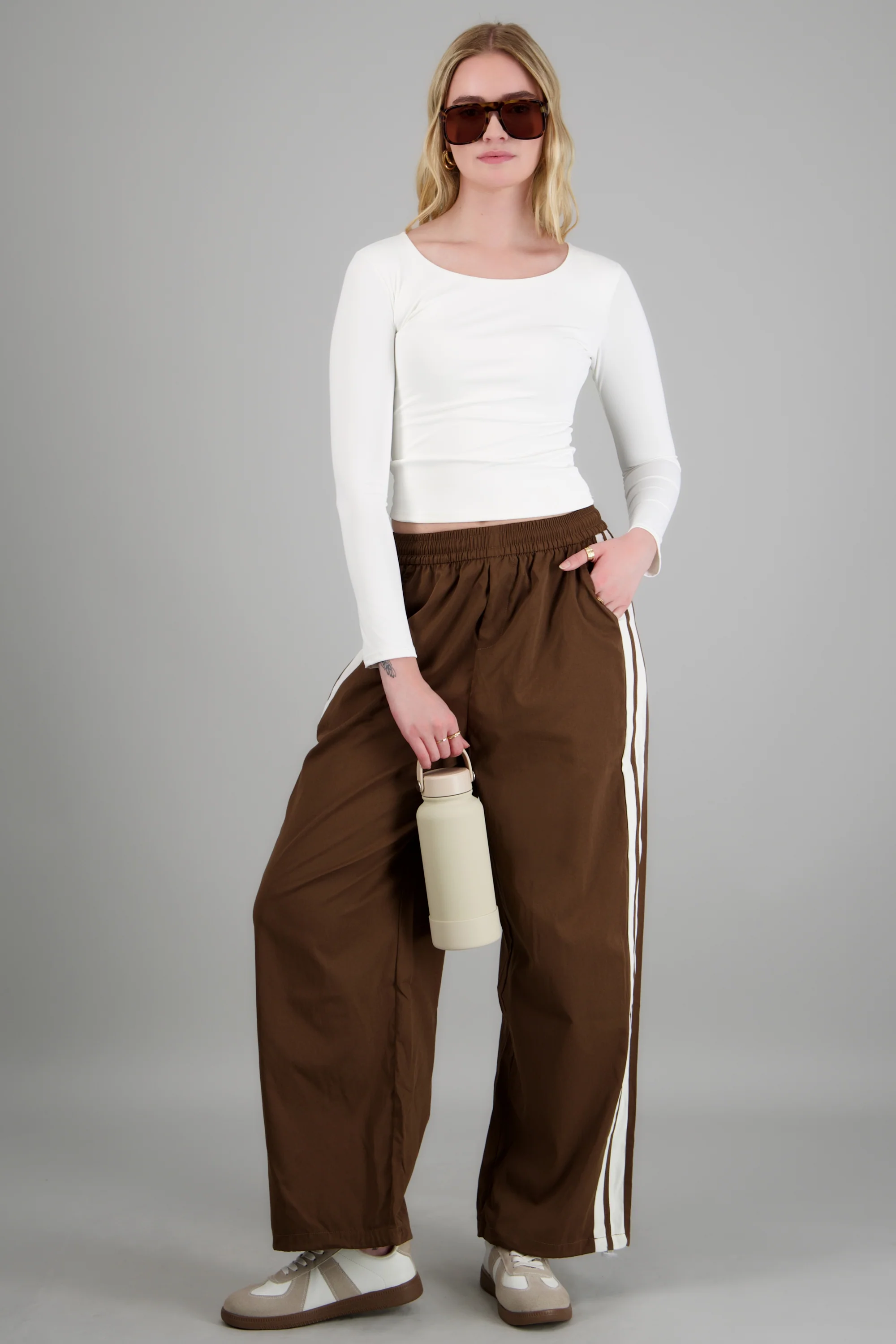 Pantalon rayas en costados - Image 2