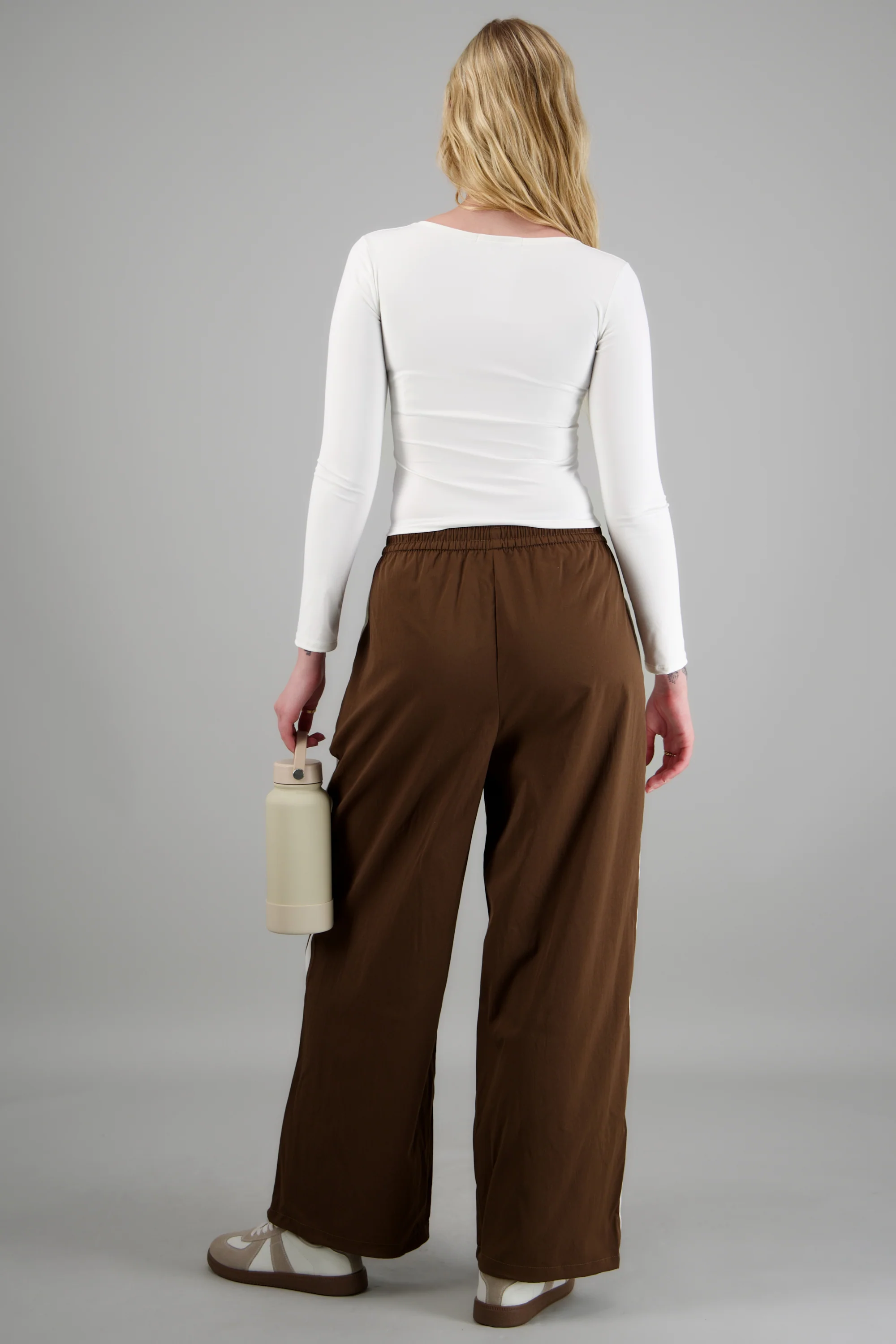 Pantalon rayas en costados - Image 4