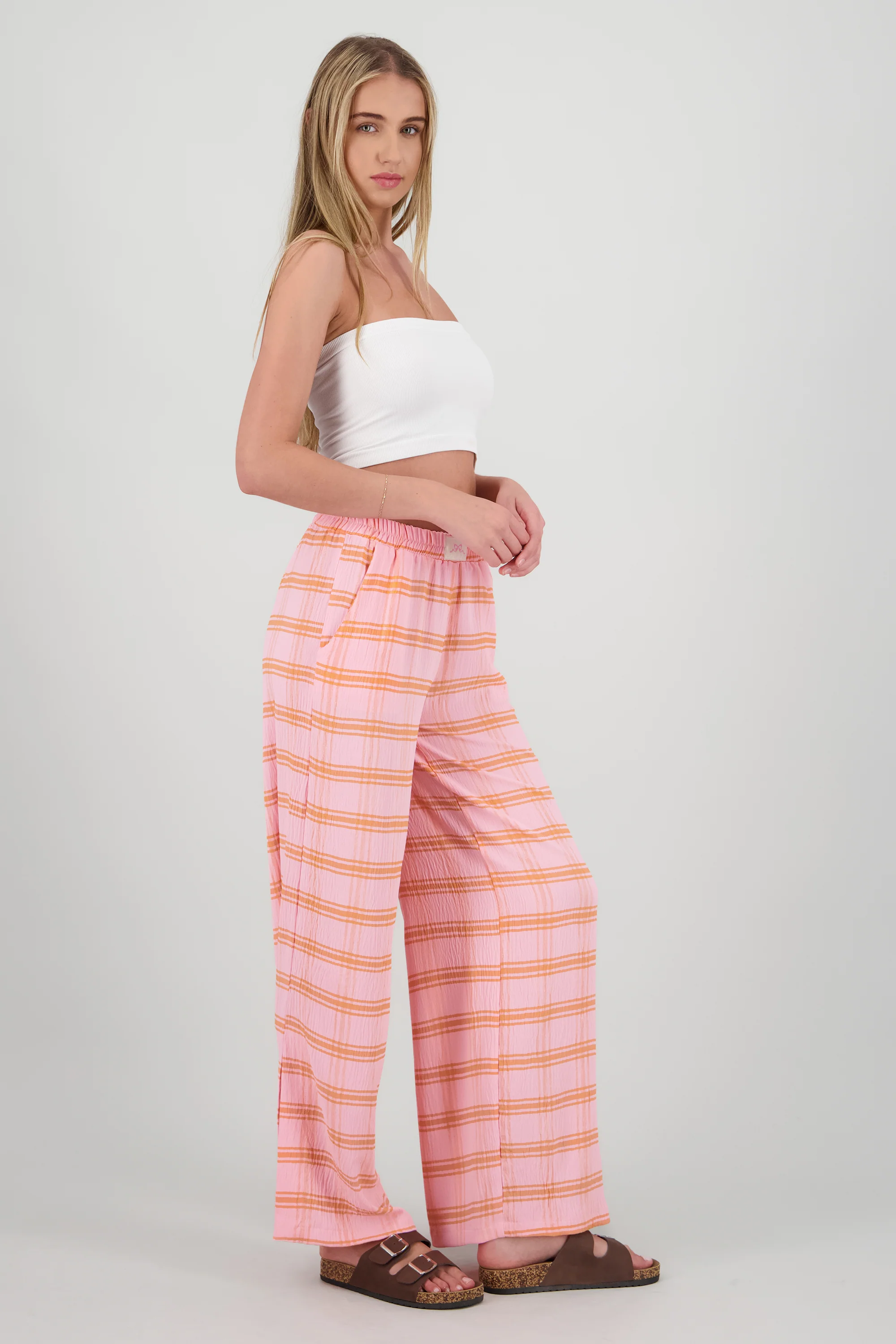 Pantalón recto con detalle de parche en pretina - Image 3