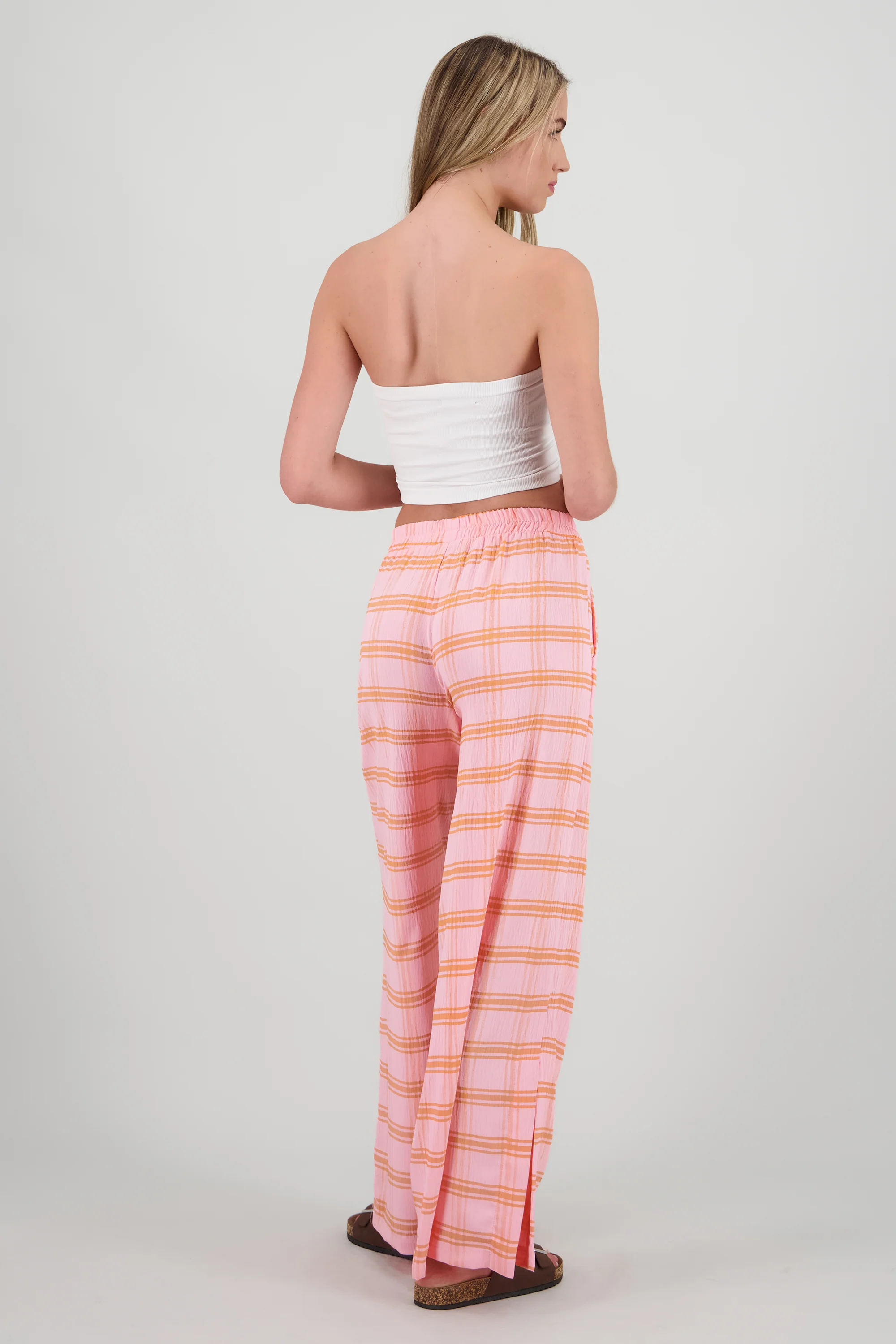 Pantalón recto con detalle de parche en pretina - Image 4
