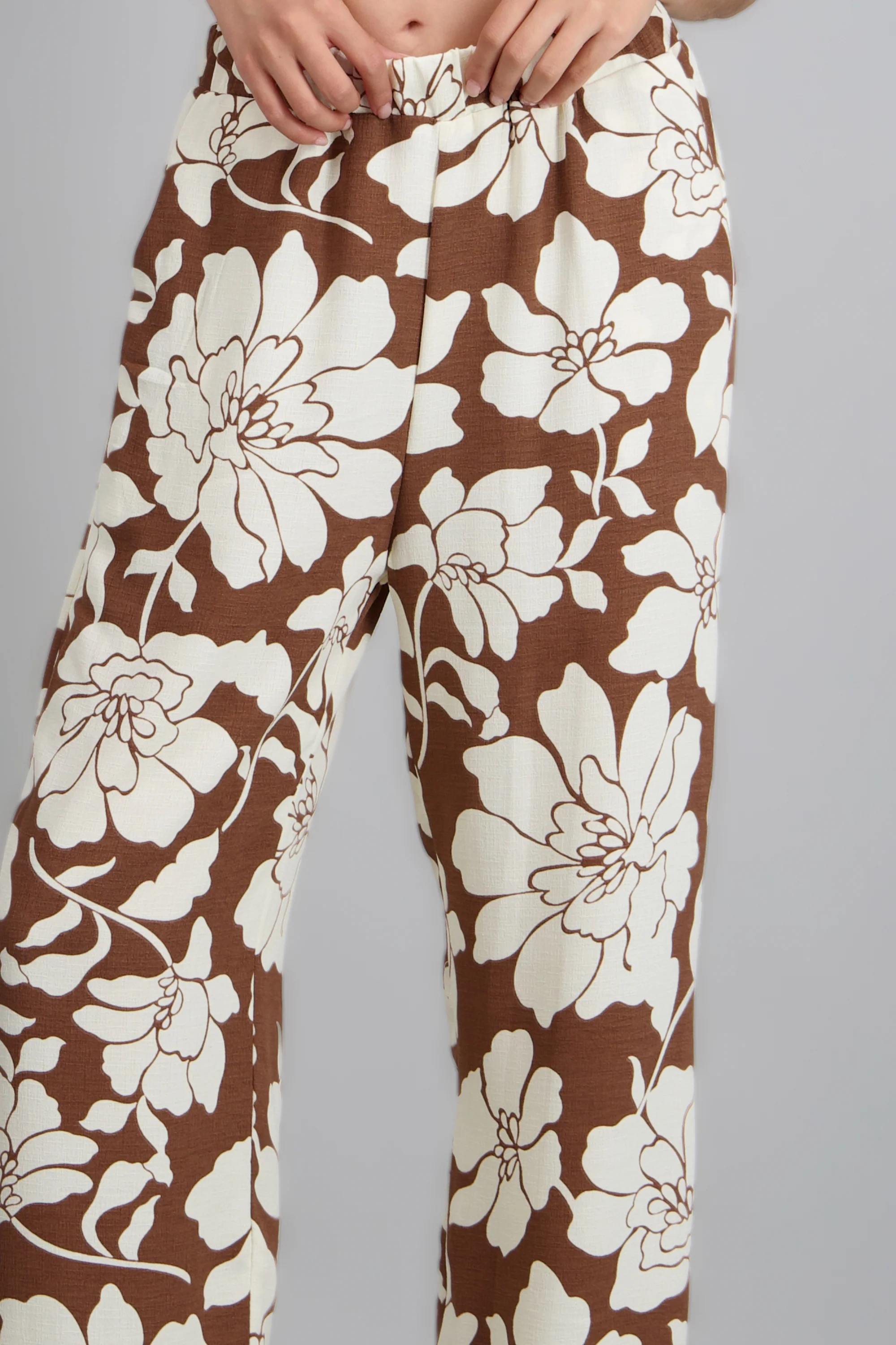 Pantalon recto con estampado flores - Image 6