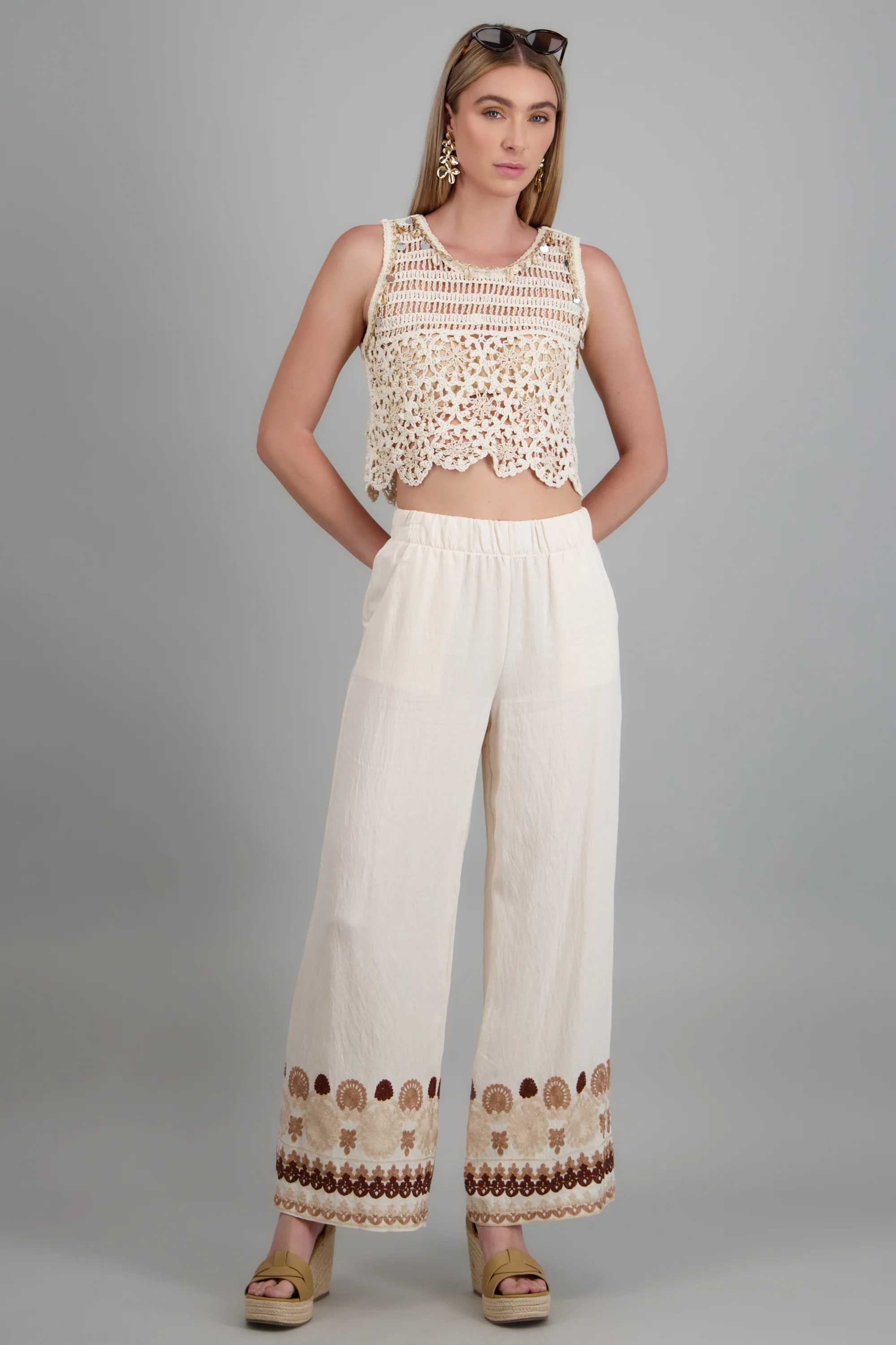 Pantalon recto detalle bordado