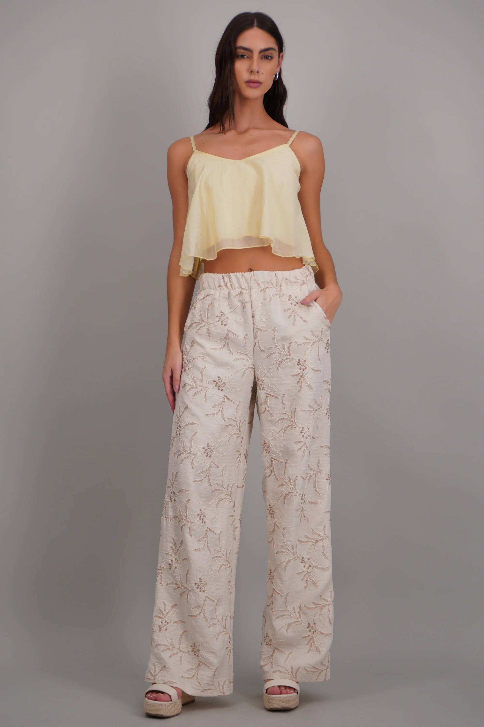 Pantalon recto detalle bordado