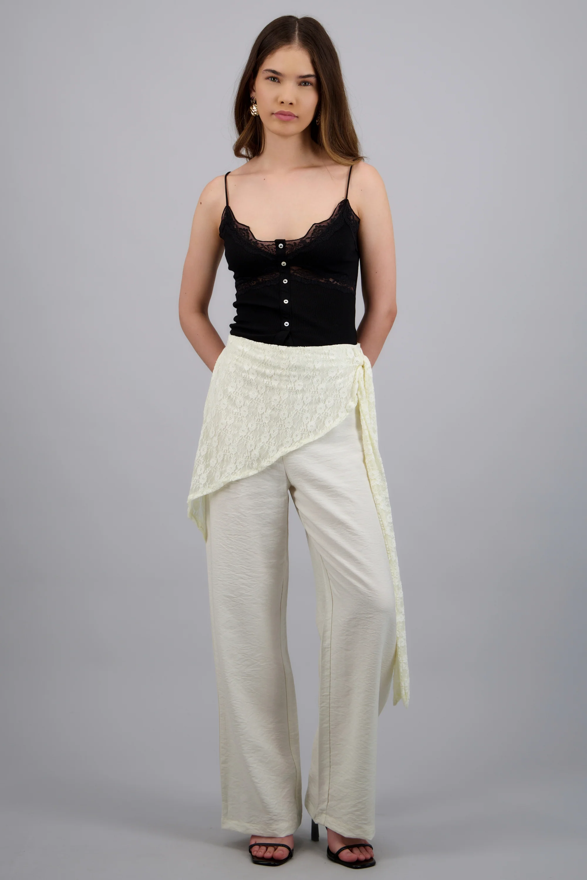Pantalon recto detalle mascada encaje