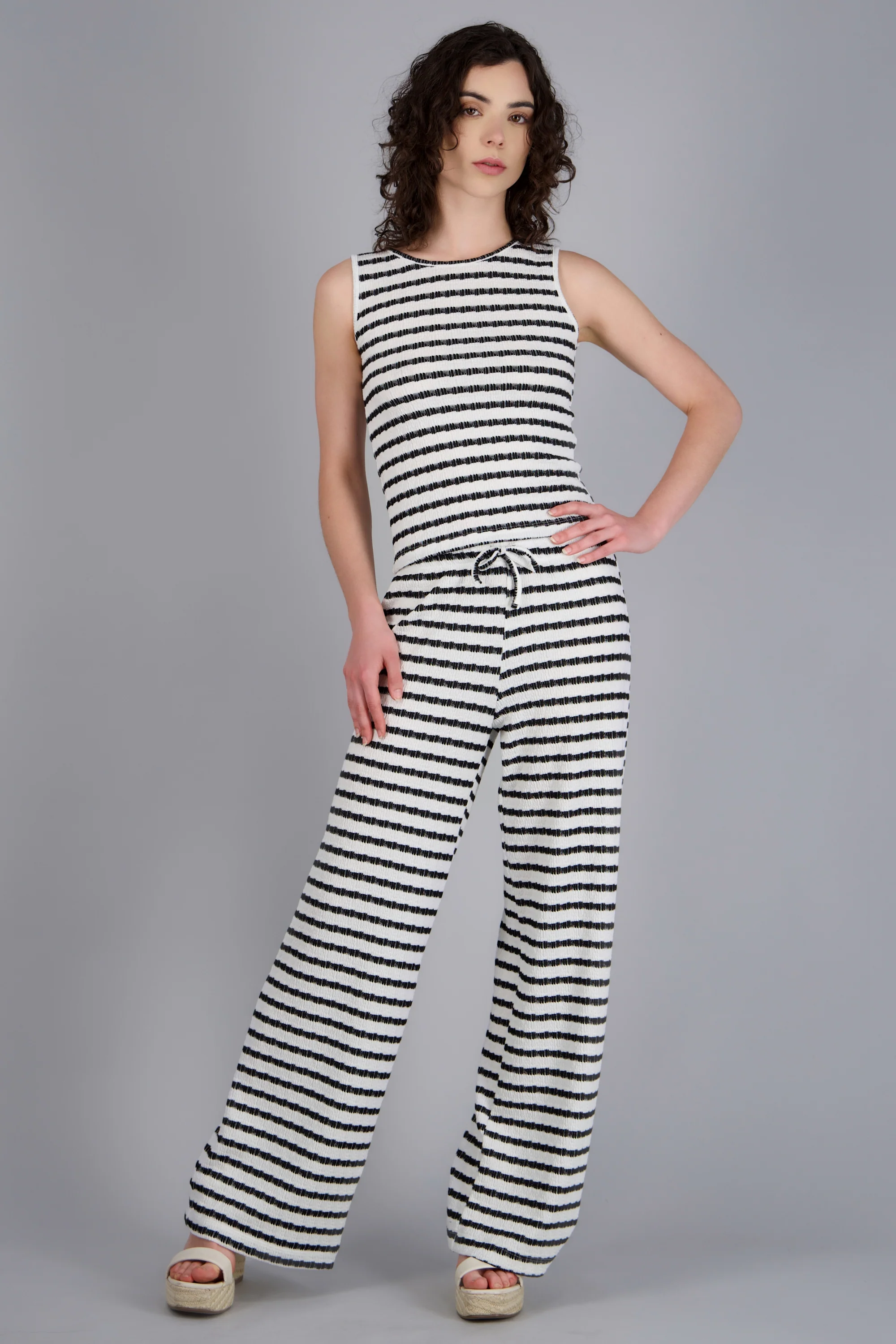 Pantalon recto detalle textura