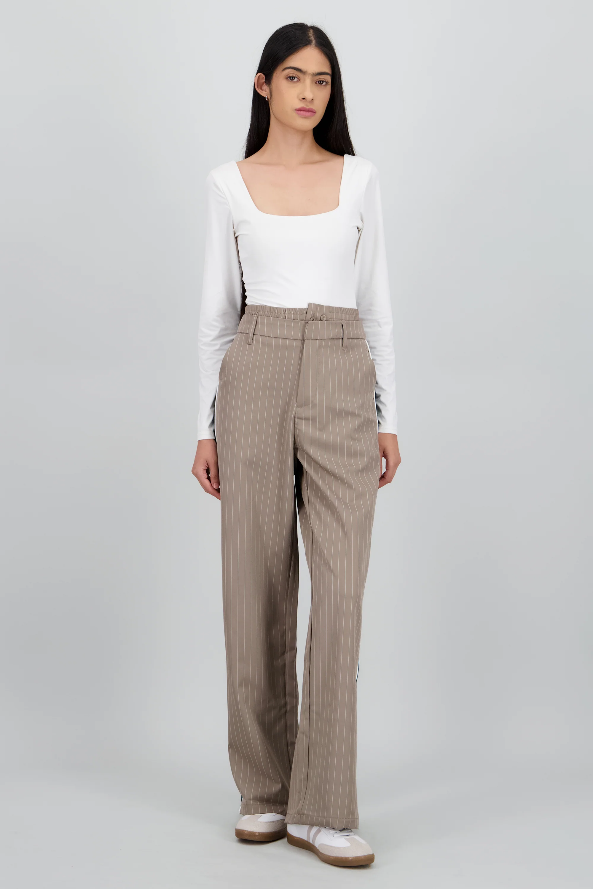 Pantalon recto doble pretina detalle raya