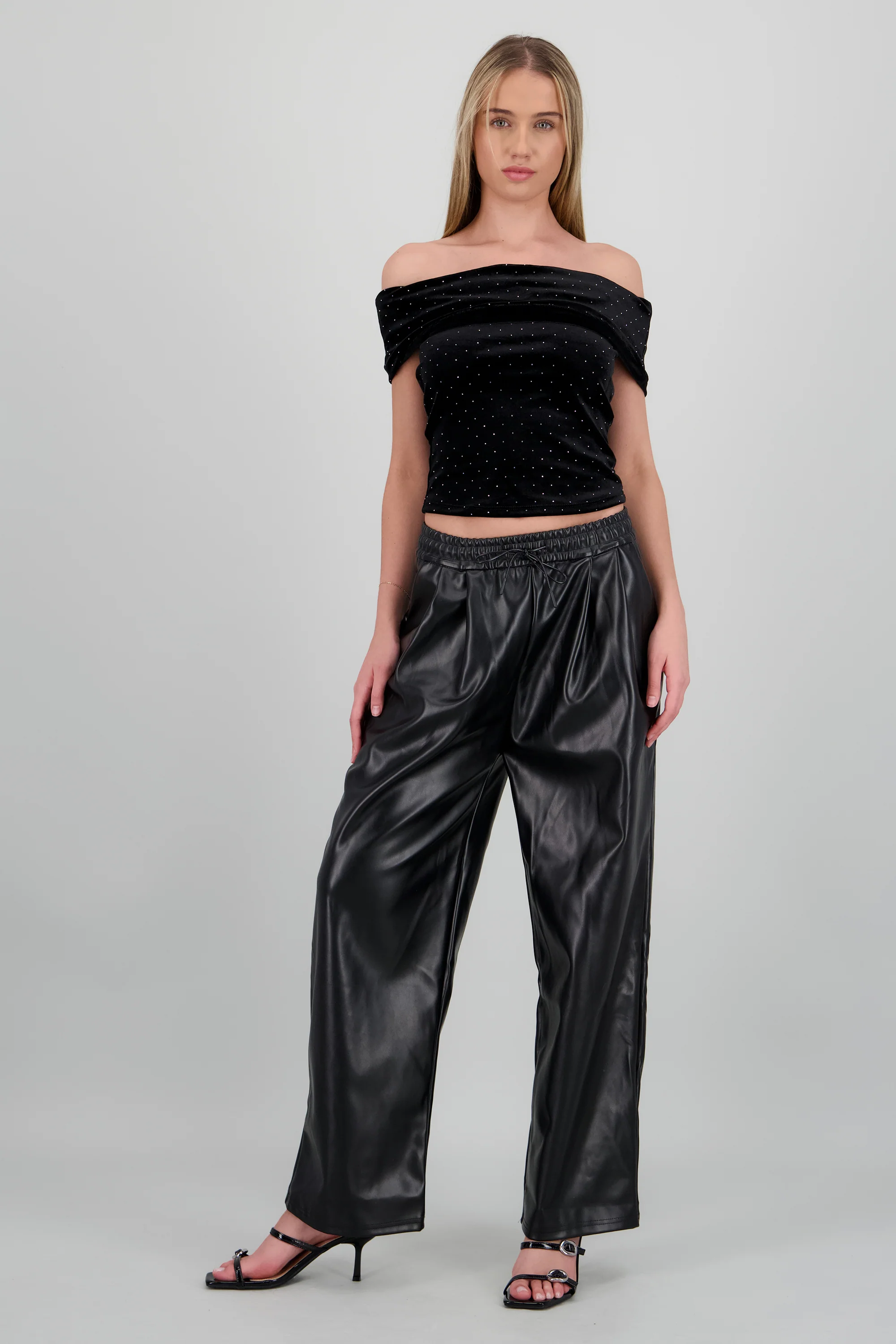 Pantalon recto efecto piel