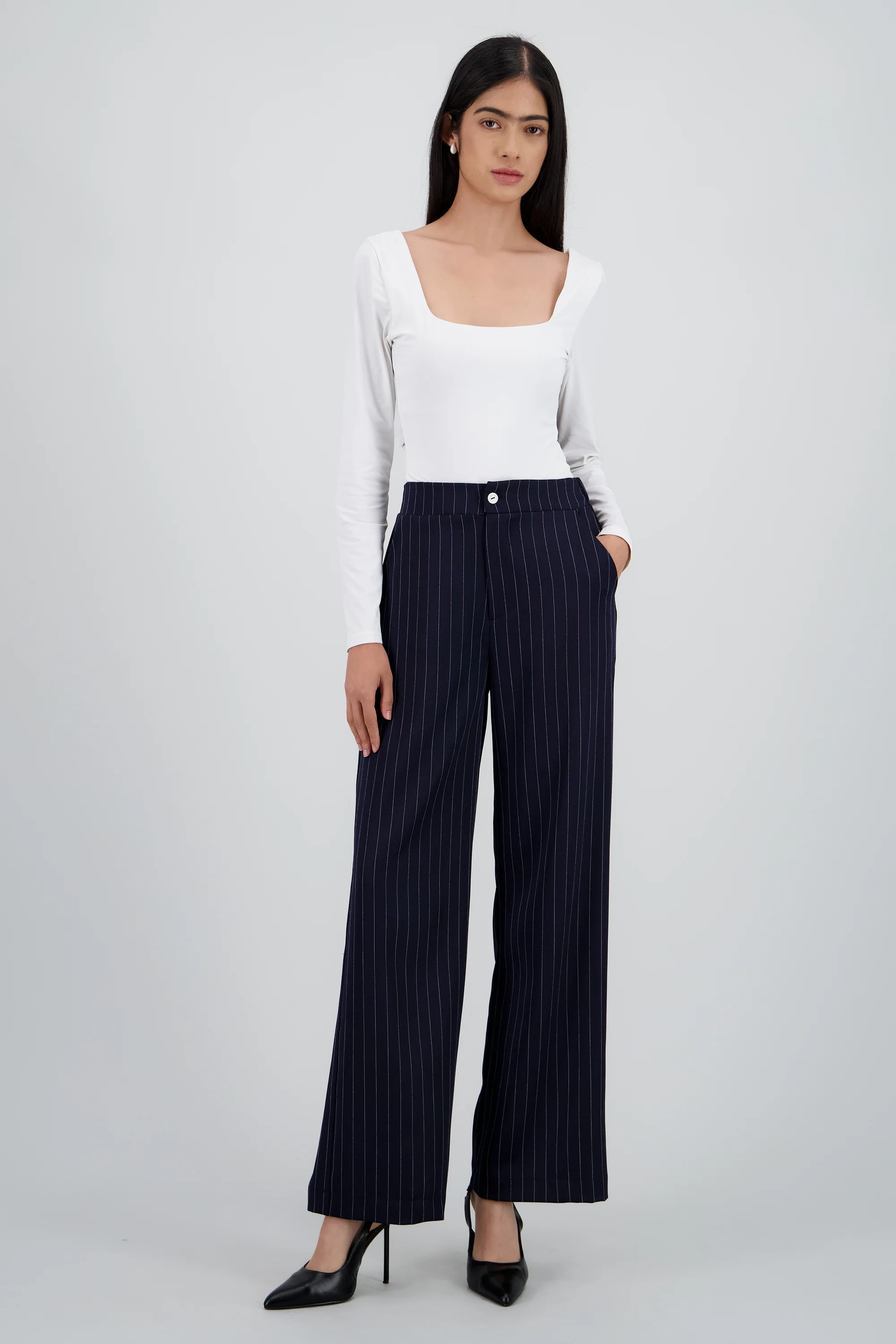 Pantalon recto sastreado detalle boton