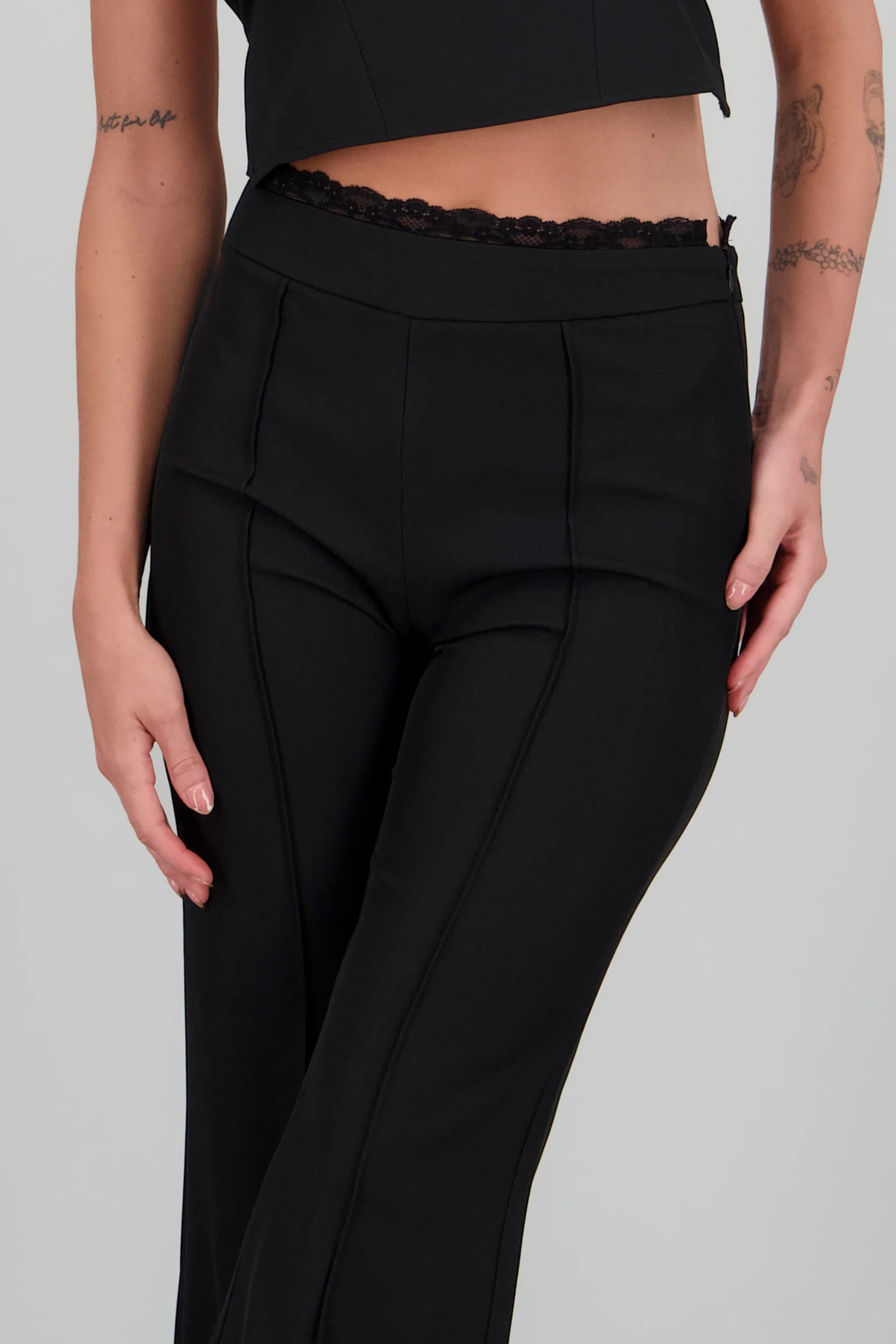 Pantalon sastreado detalle encaje pretina - Image 5