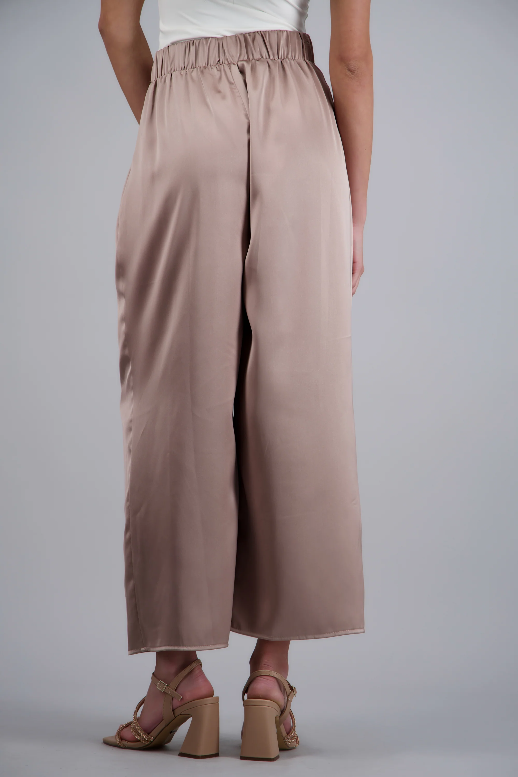 Pantalon satinado con pinzas - Image 4