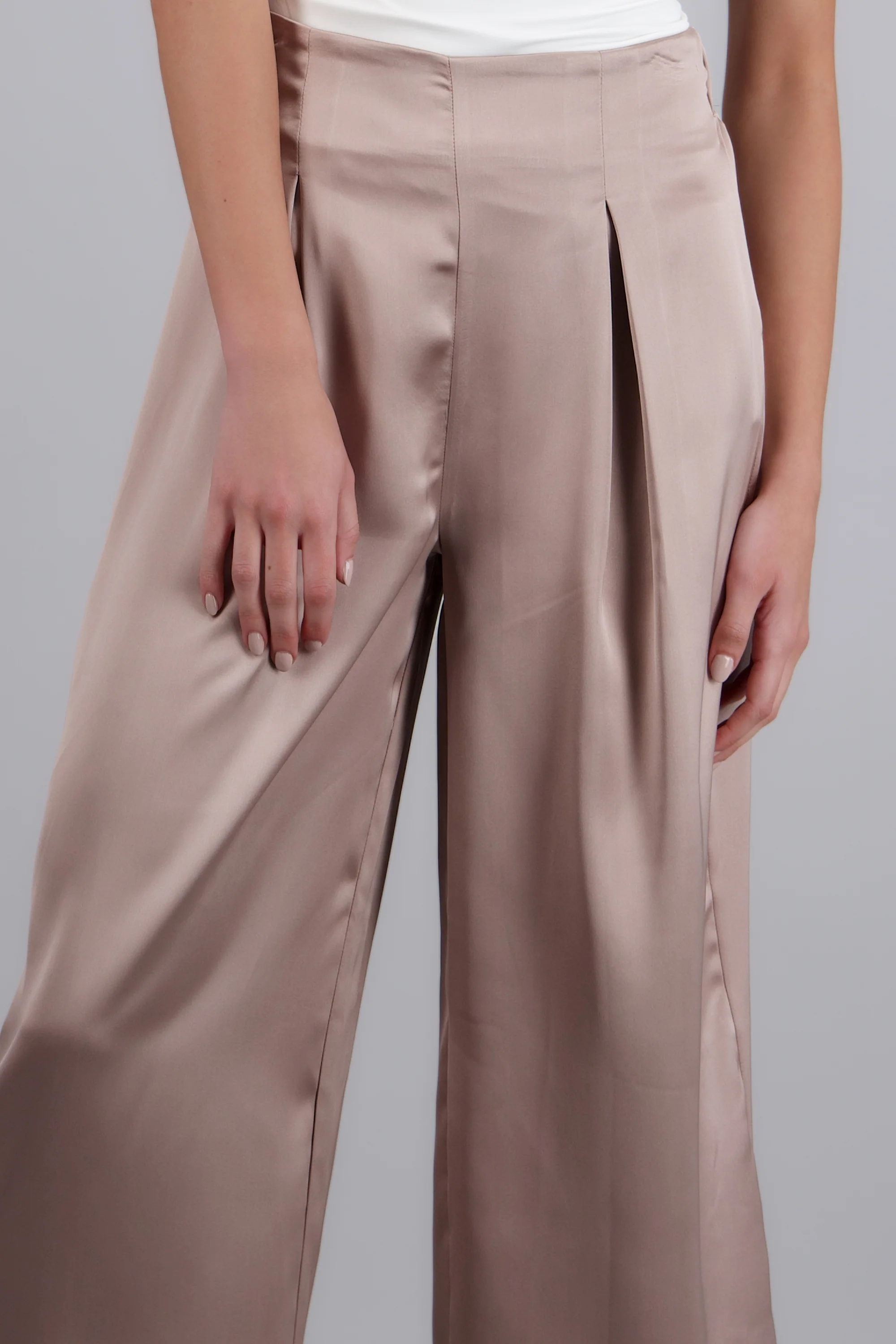 Pantalon satinado con pinzas - Image 5