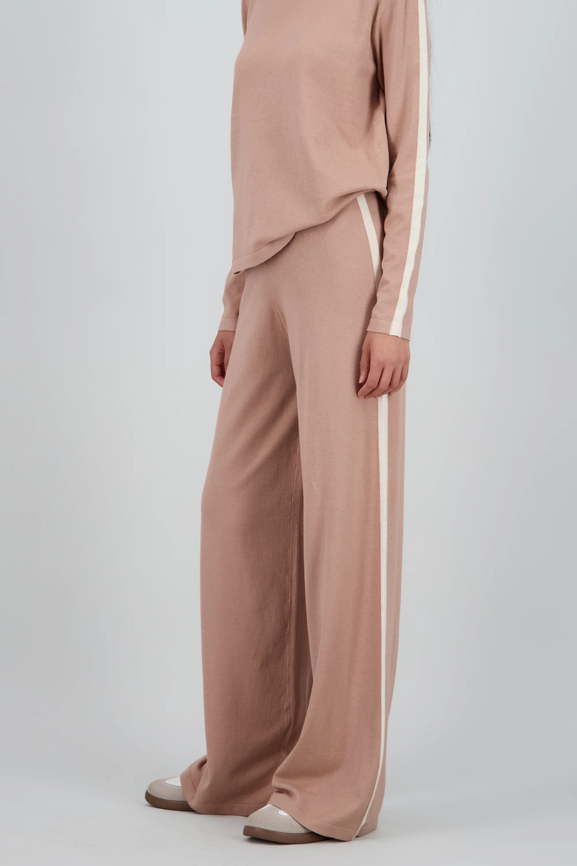 Pantalon tejido detalle raya costado - Image 3
