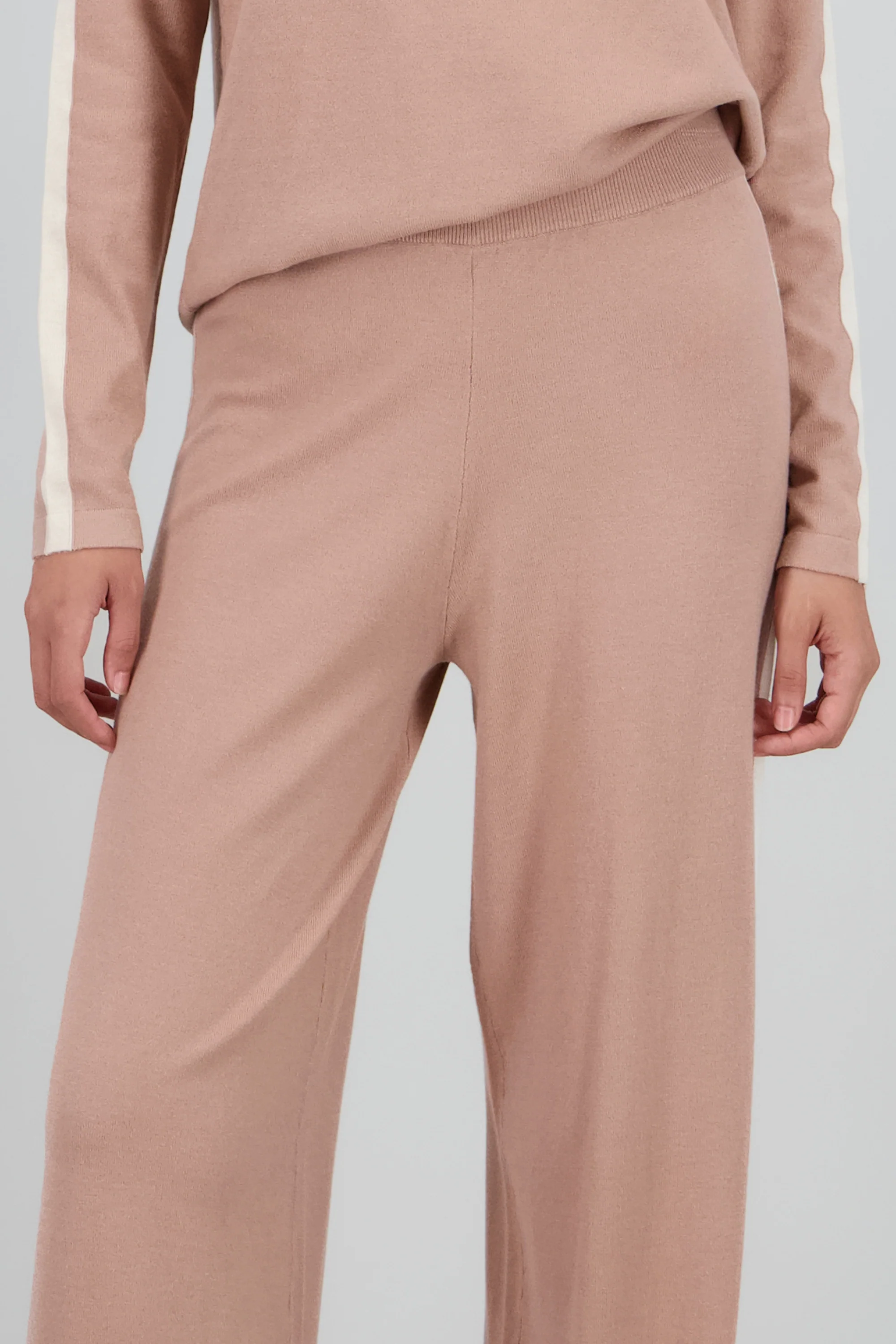 Pantalon tejido detalle raya costado - Image 5