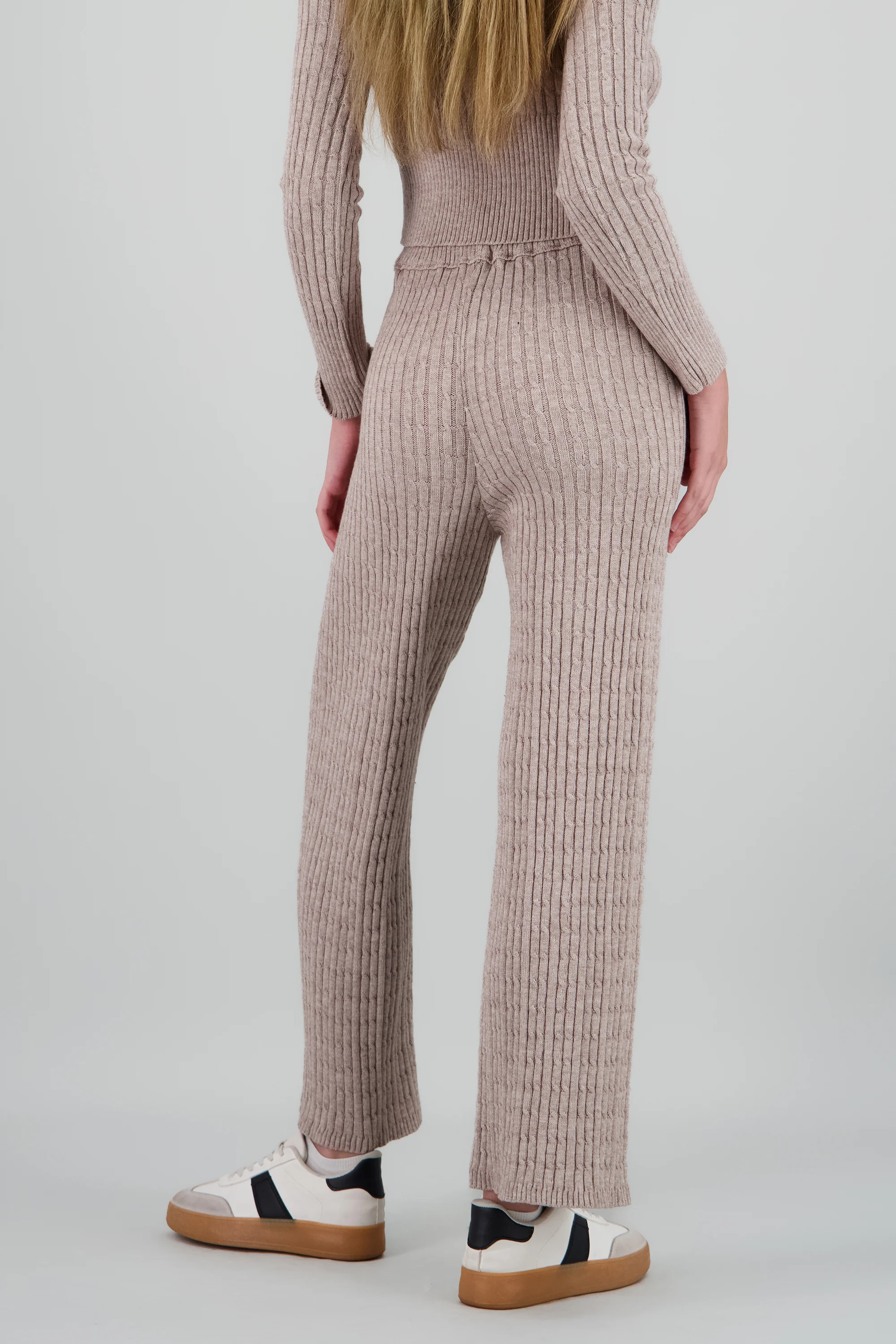 Pantalon tejido trenzado - Image 4