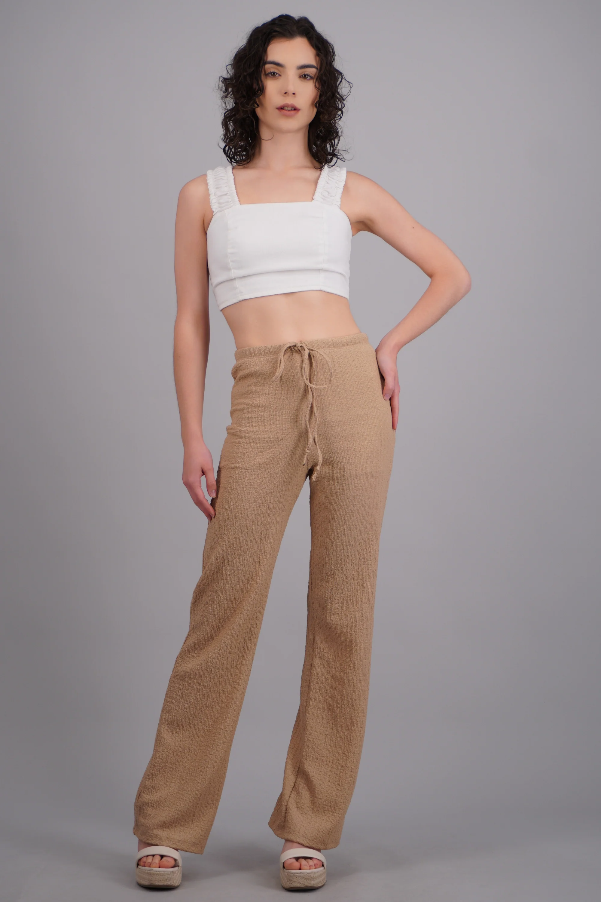 Pantalones con jaretas textura