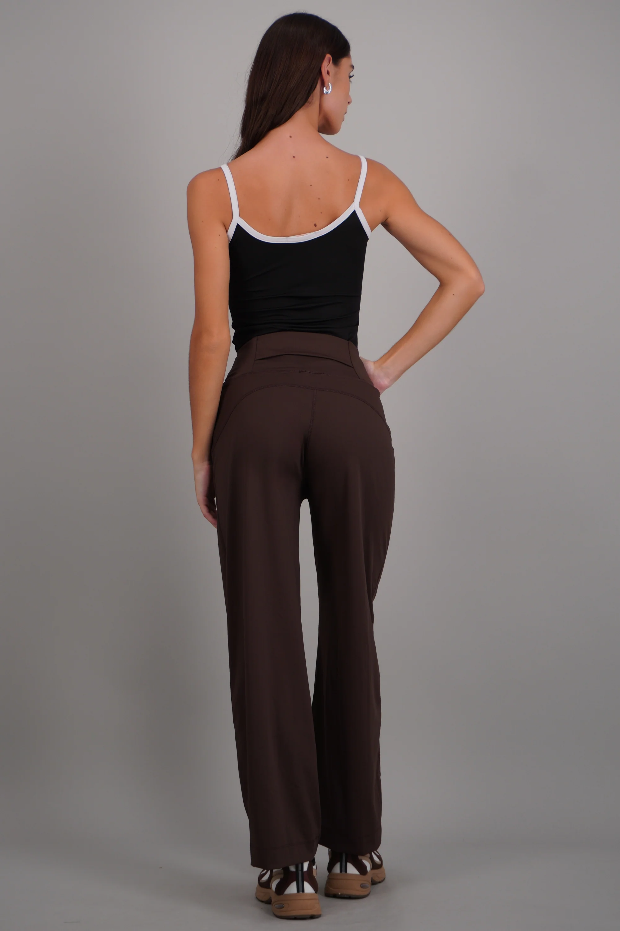 Pantalones deportivos pierna amplia - Image 4