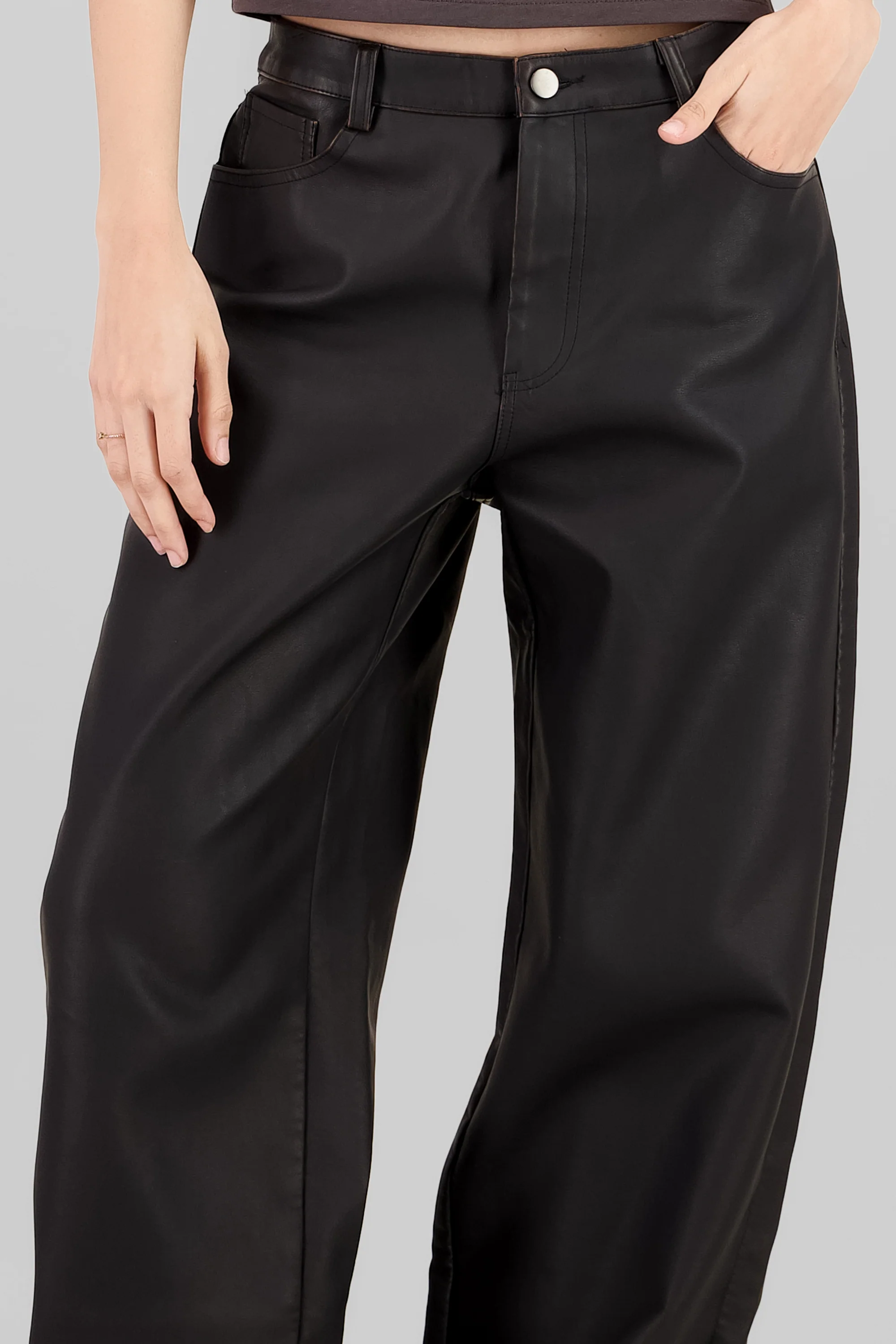 Pantalones efecto piel pierna amplia - Image 5