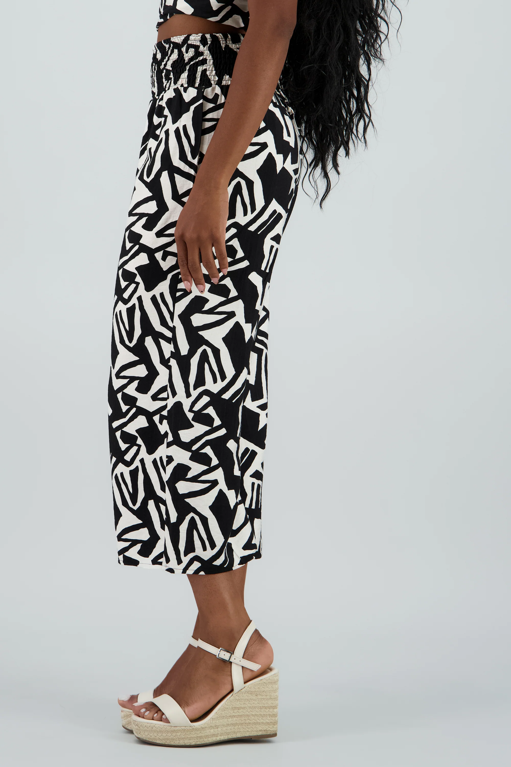 Pantalones estampados con resorte wide leg - Image 3