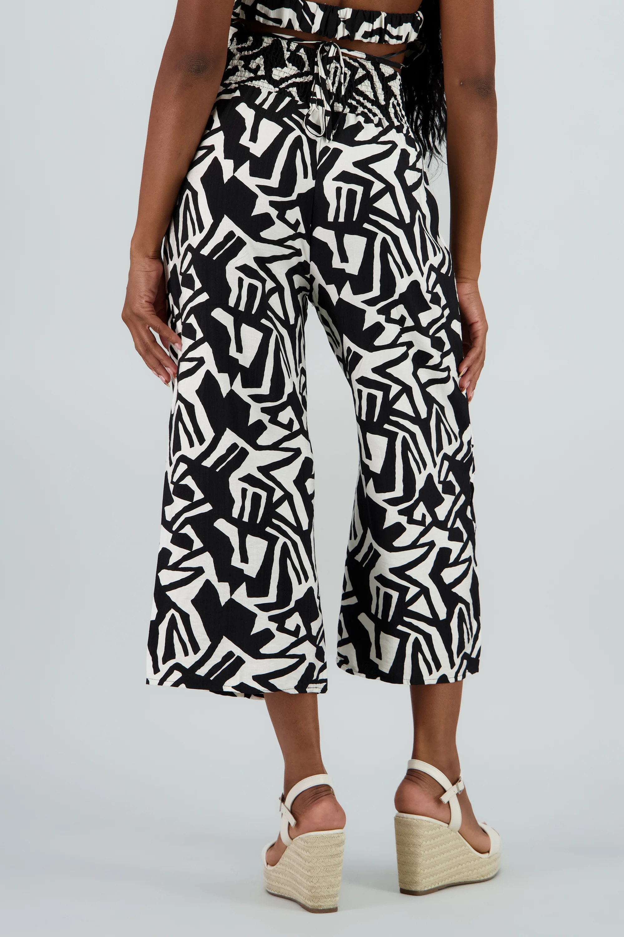 Pantalones estampados con resorte wide leg - Image 4