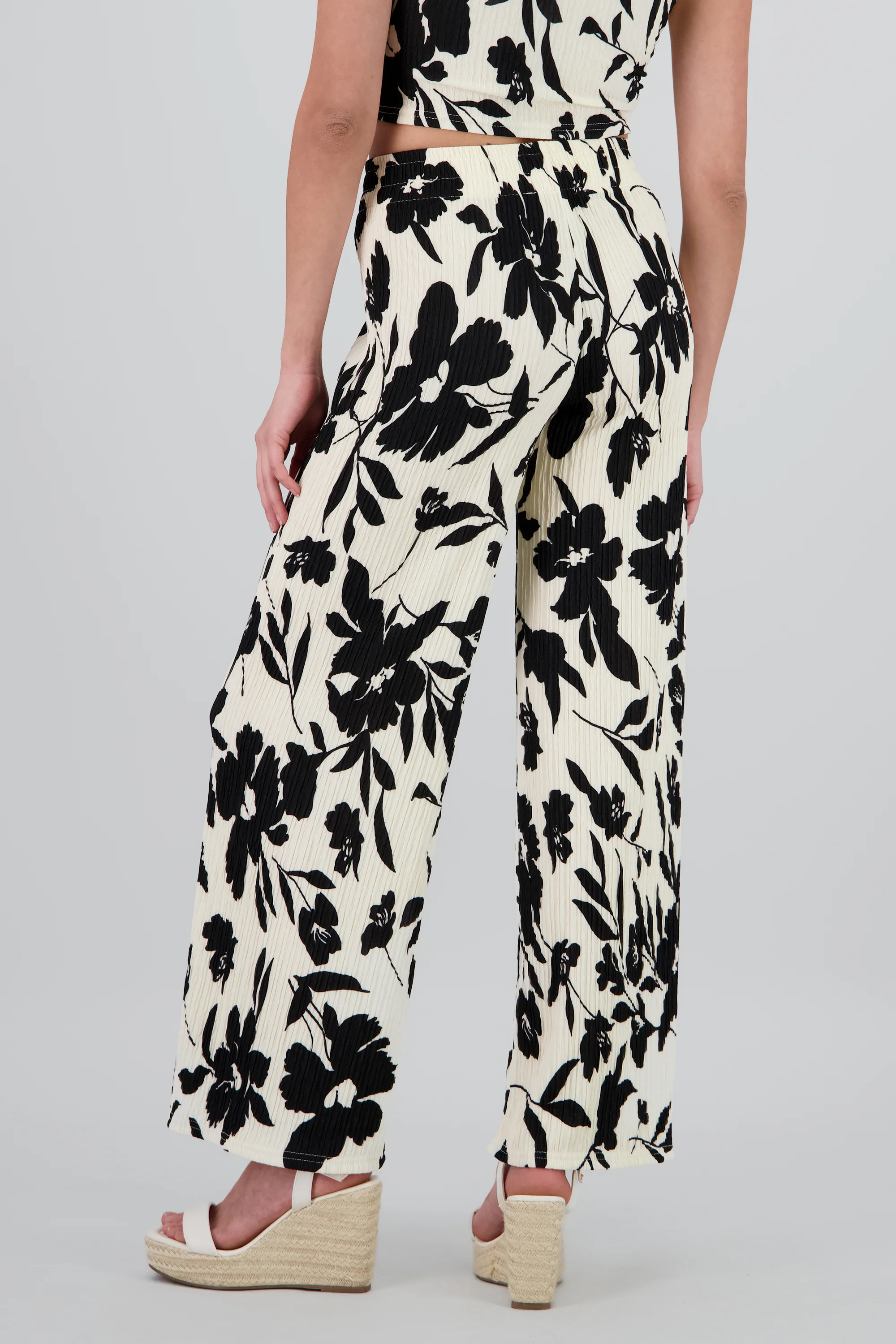 Pantalones fluidos flores tropicales - Image 4