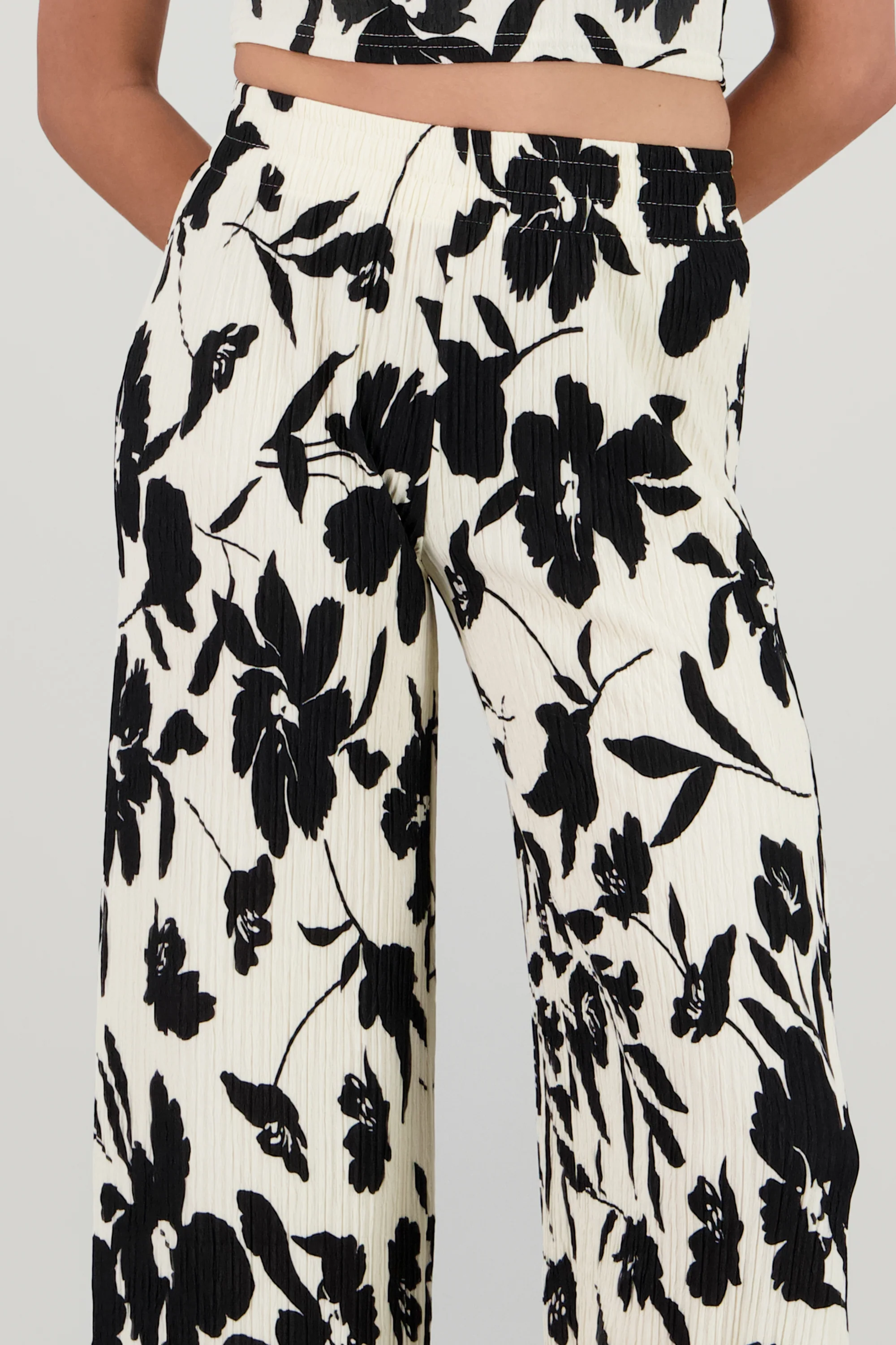 Pantalones fluidos flores tropicales - Image 5