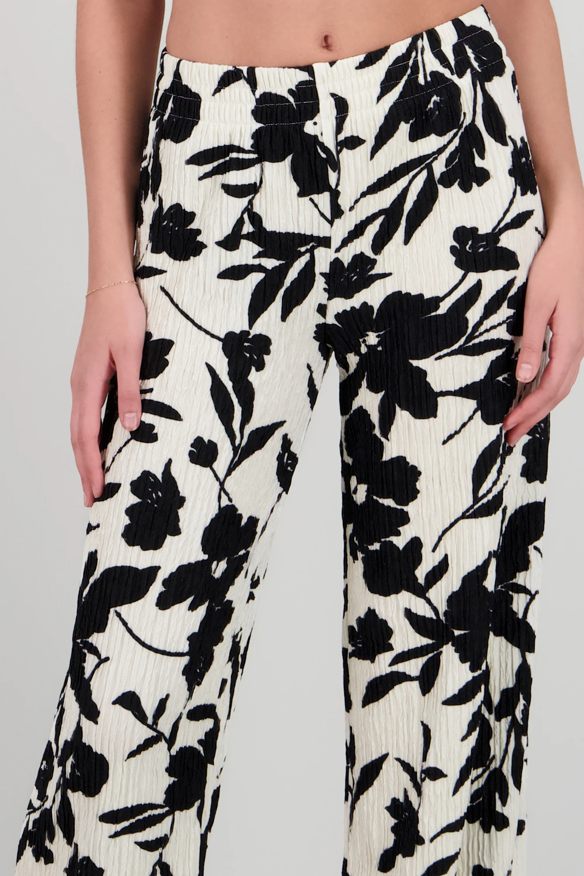 Pantalones fluidos flores tropicales - Image 5