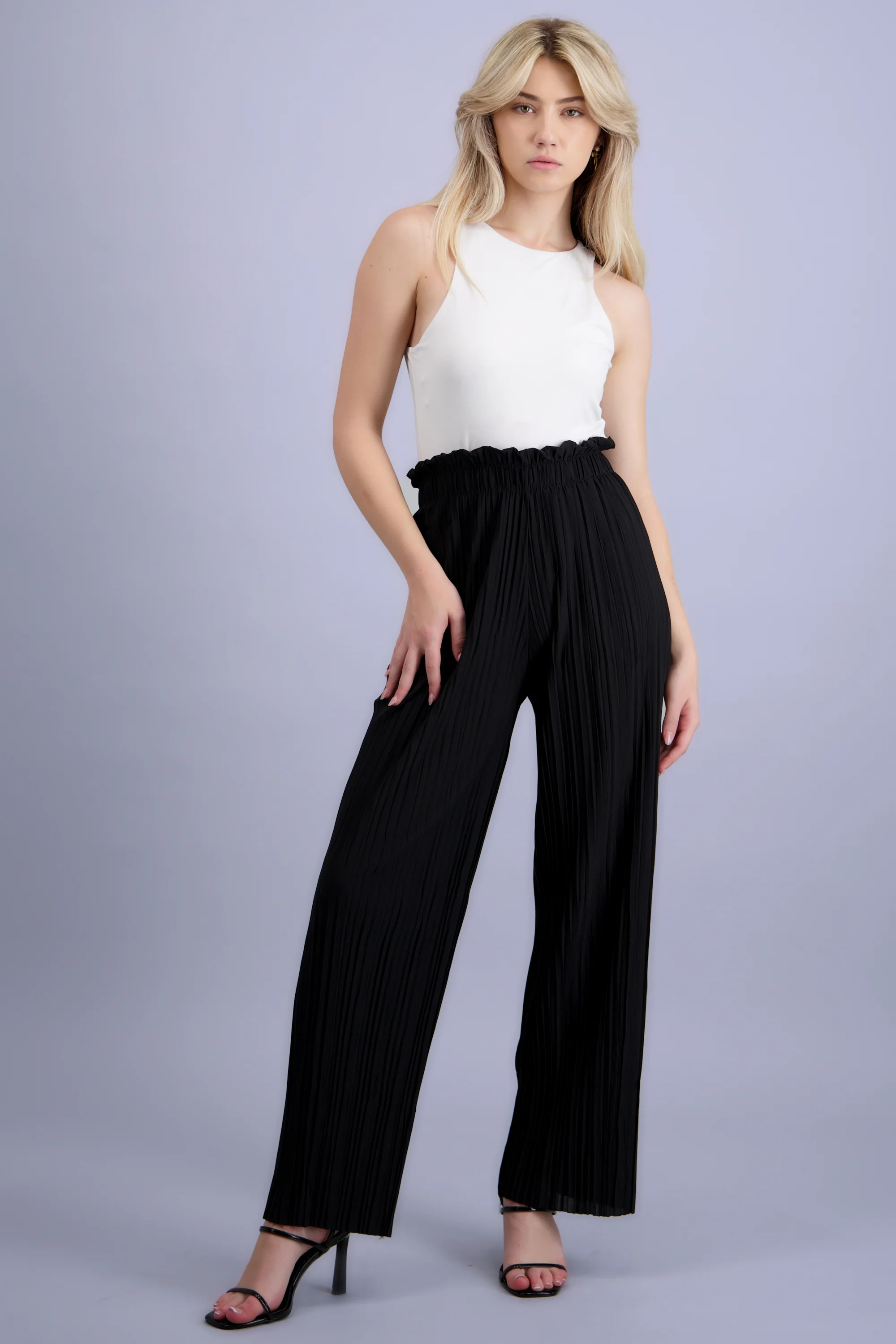 Pantalones ligeros detalle plizado