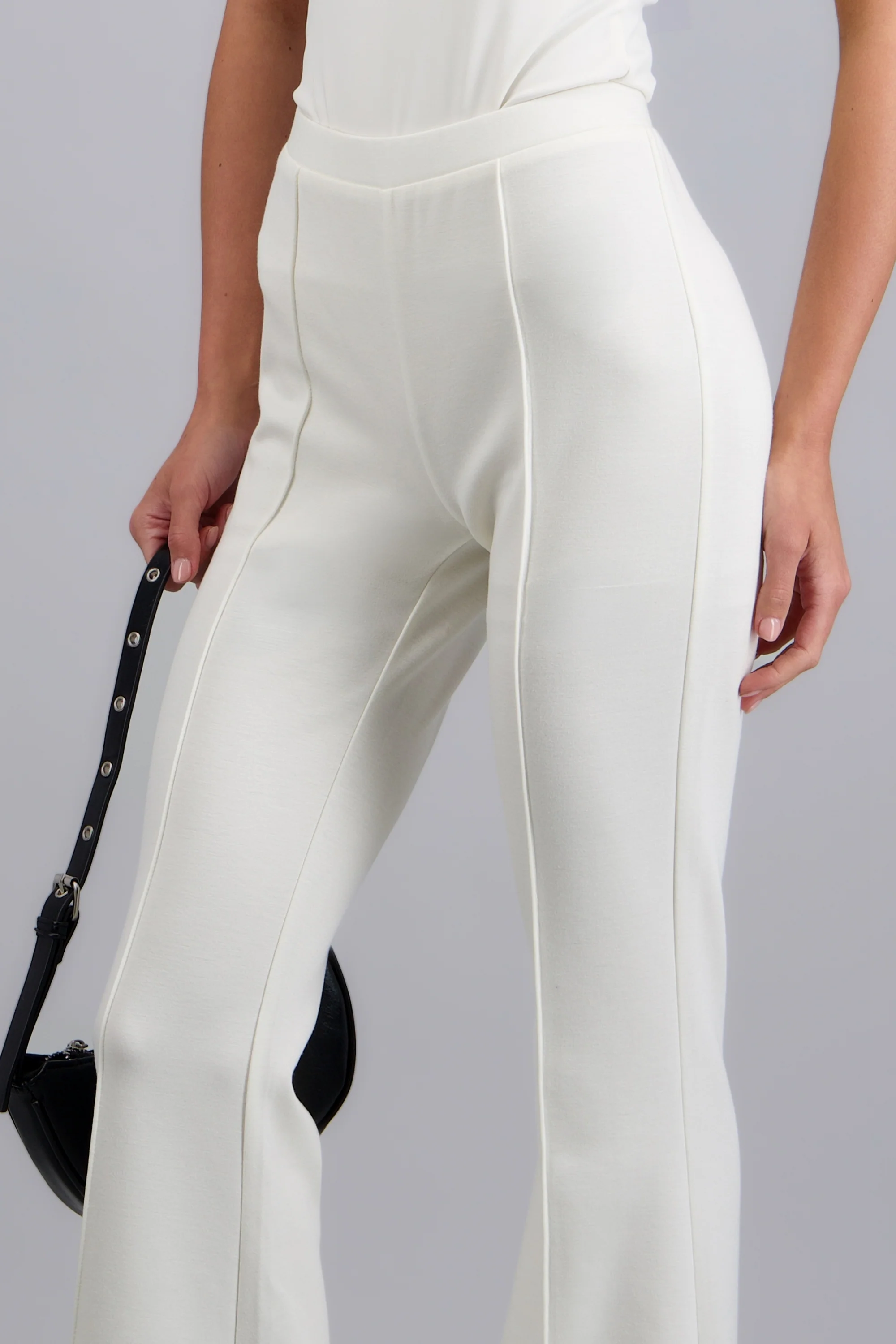 Pantalones tacto suave flare - Image 5