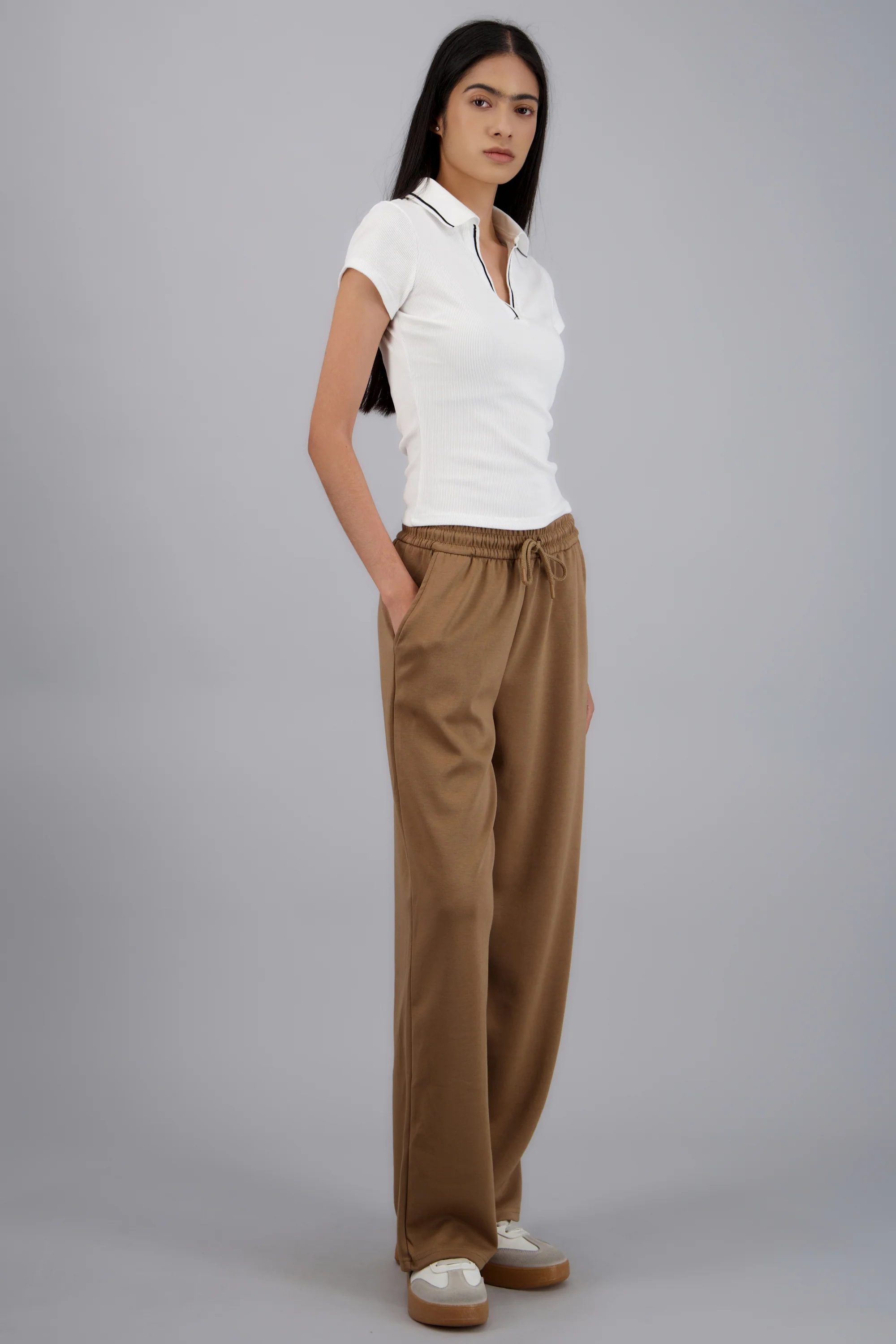 Pants lisos con bolsas - Image 4