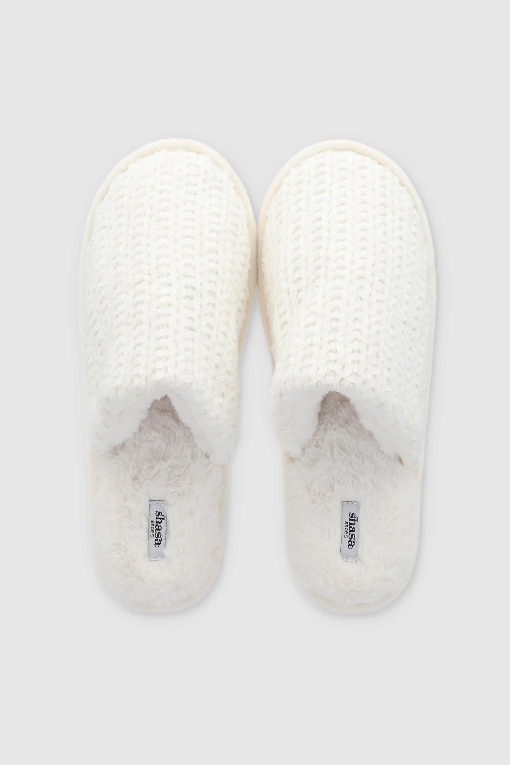 Pantufla mula tejida