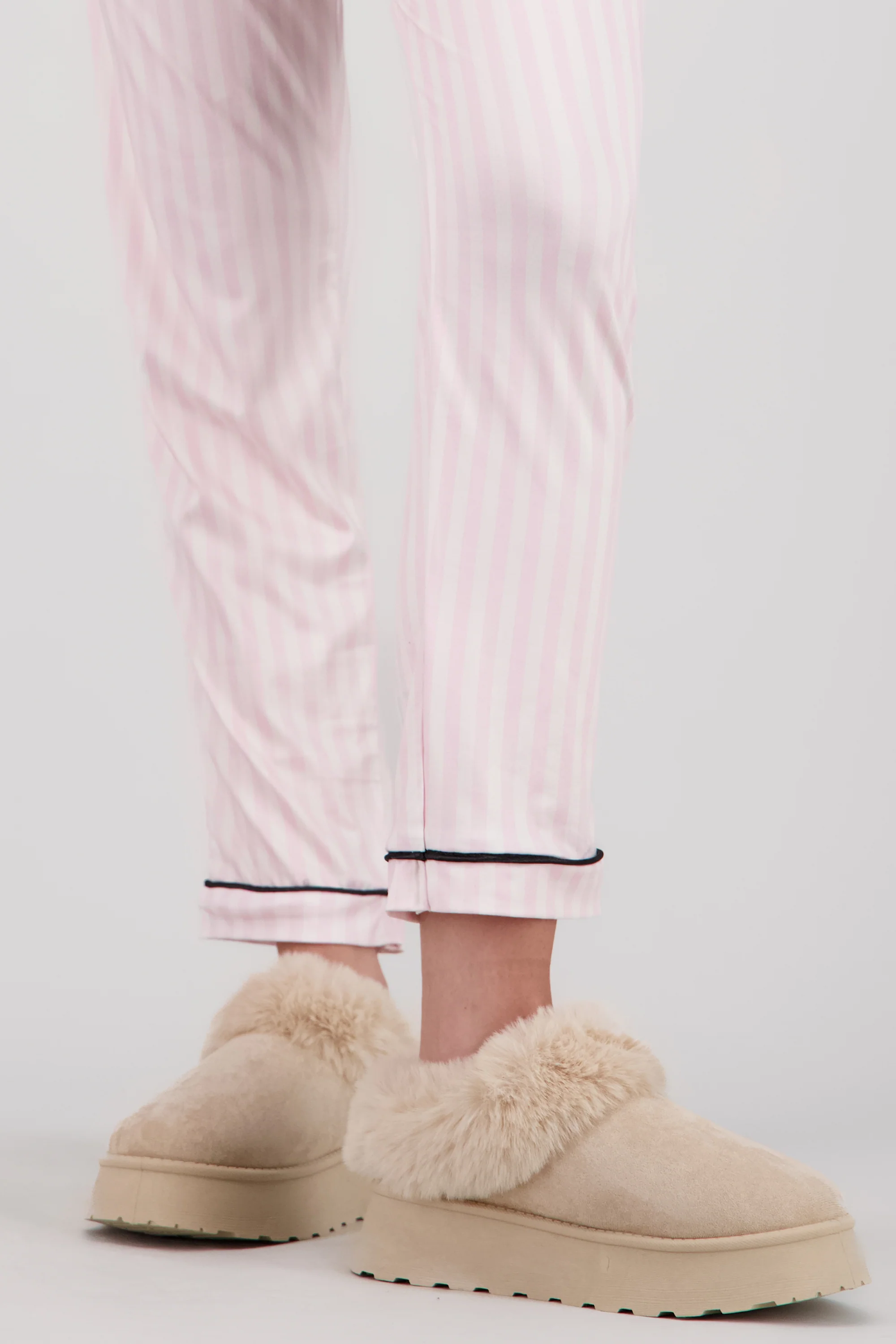 Pantufla Peluda Mula - Image 7