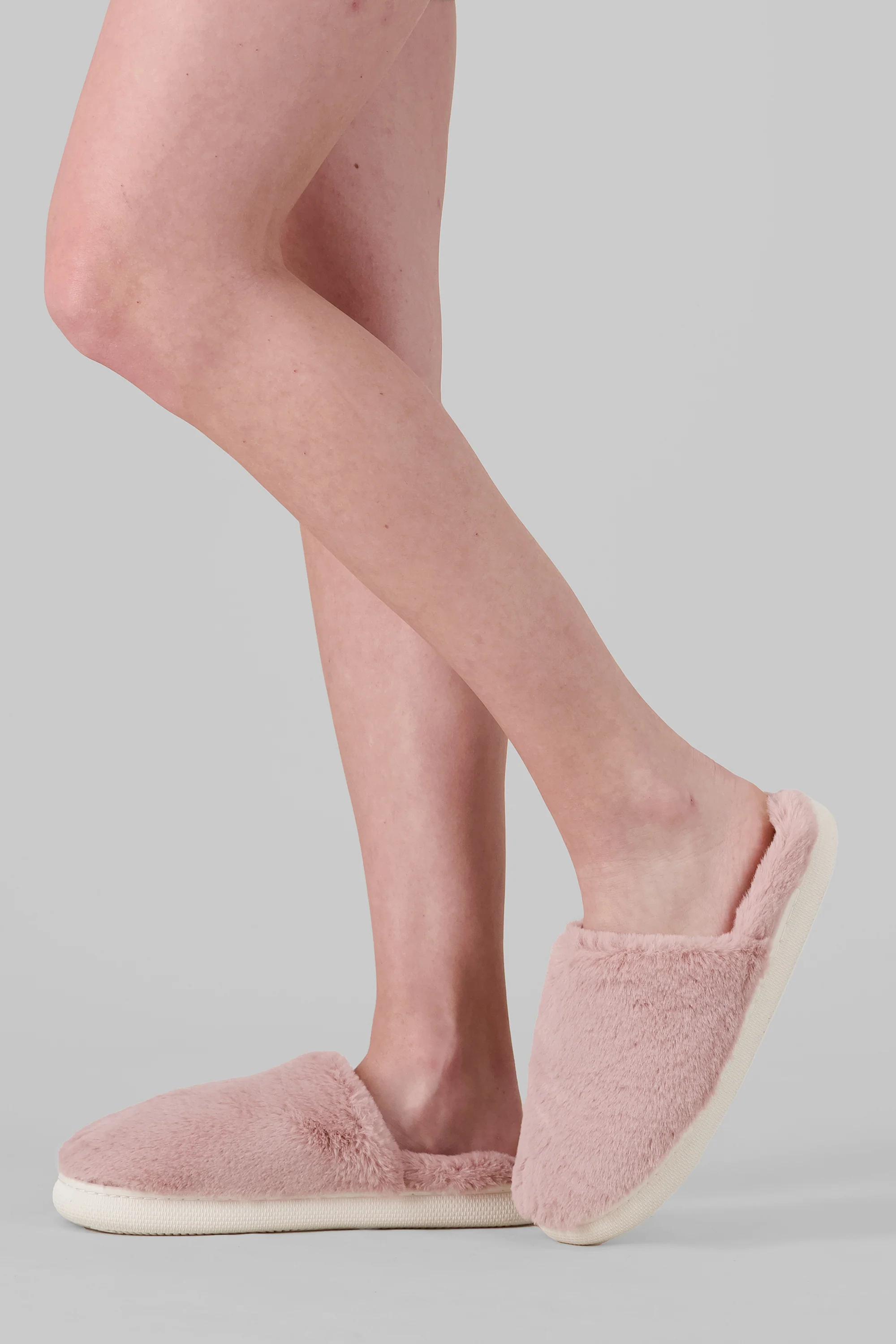 Pantuflas Peluche Monocolor - Image 7