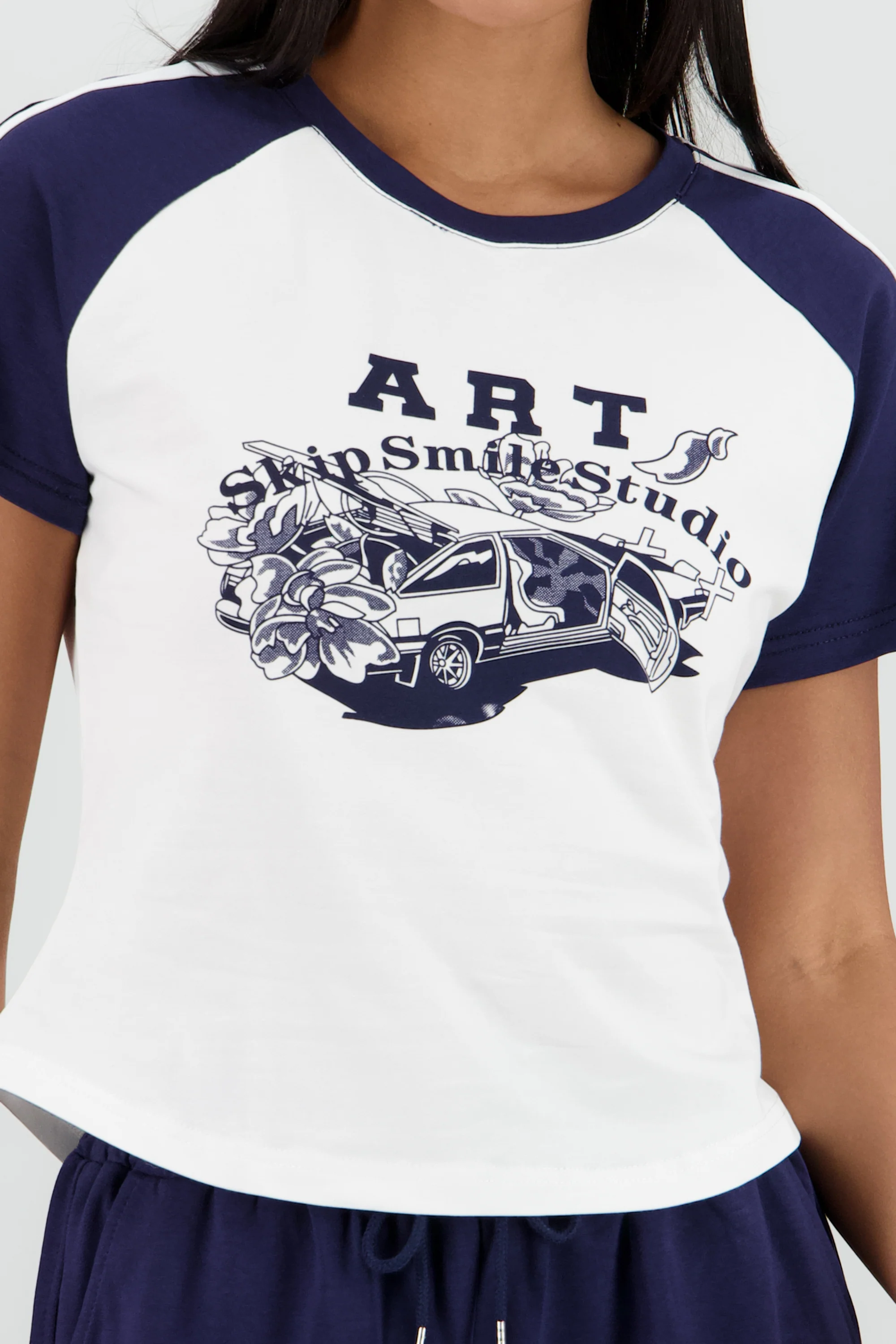Playera crop detalle estampado contraste mangas - Image 5