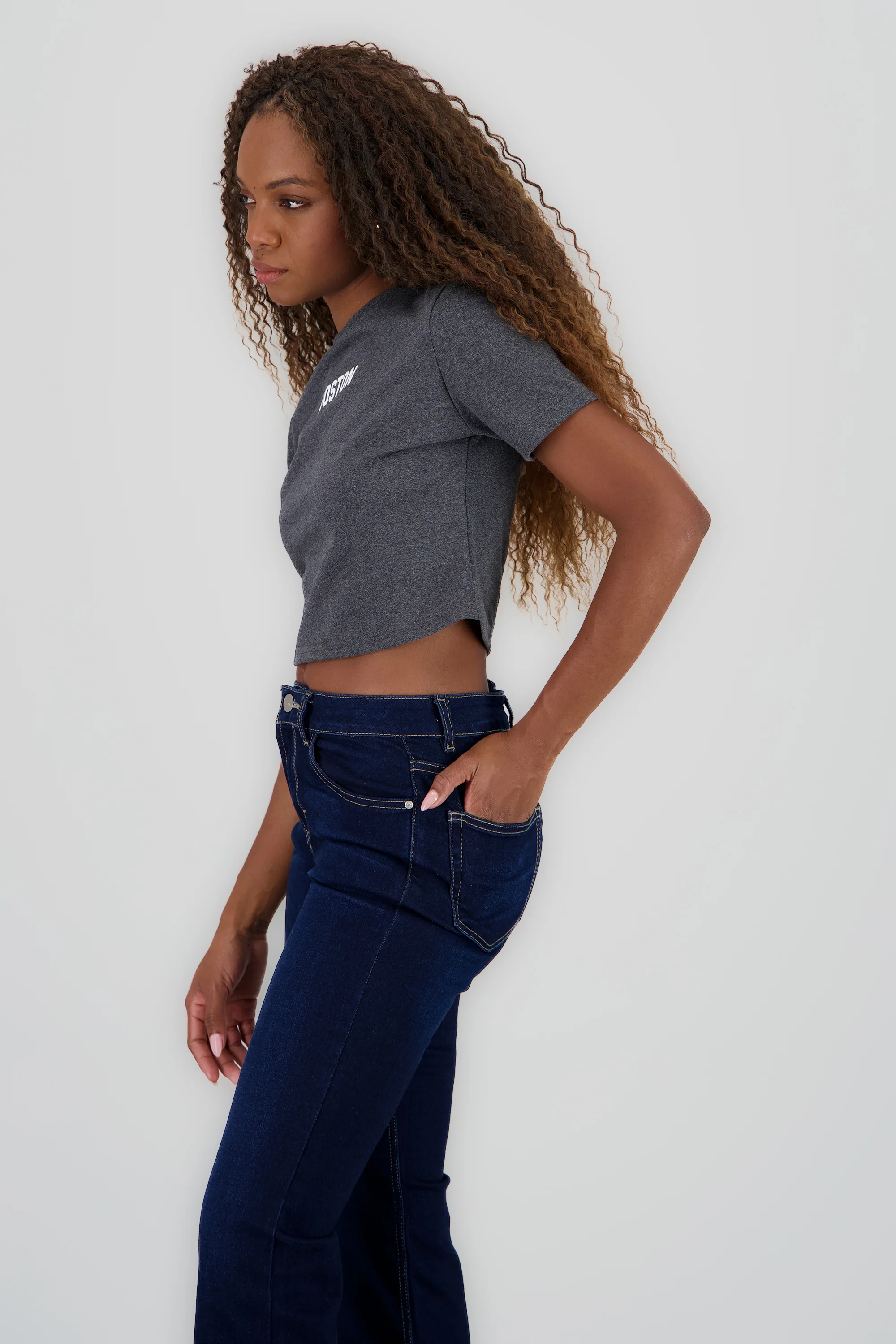 Playera crop manga corta detalle estampado - Image 3