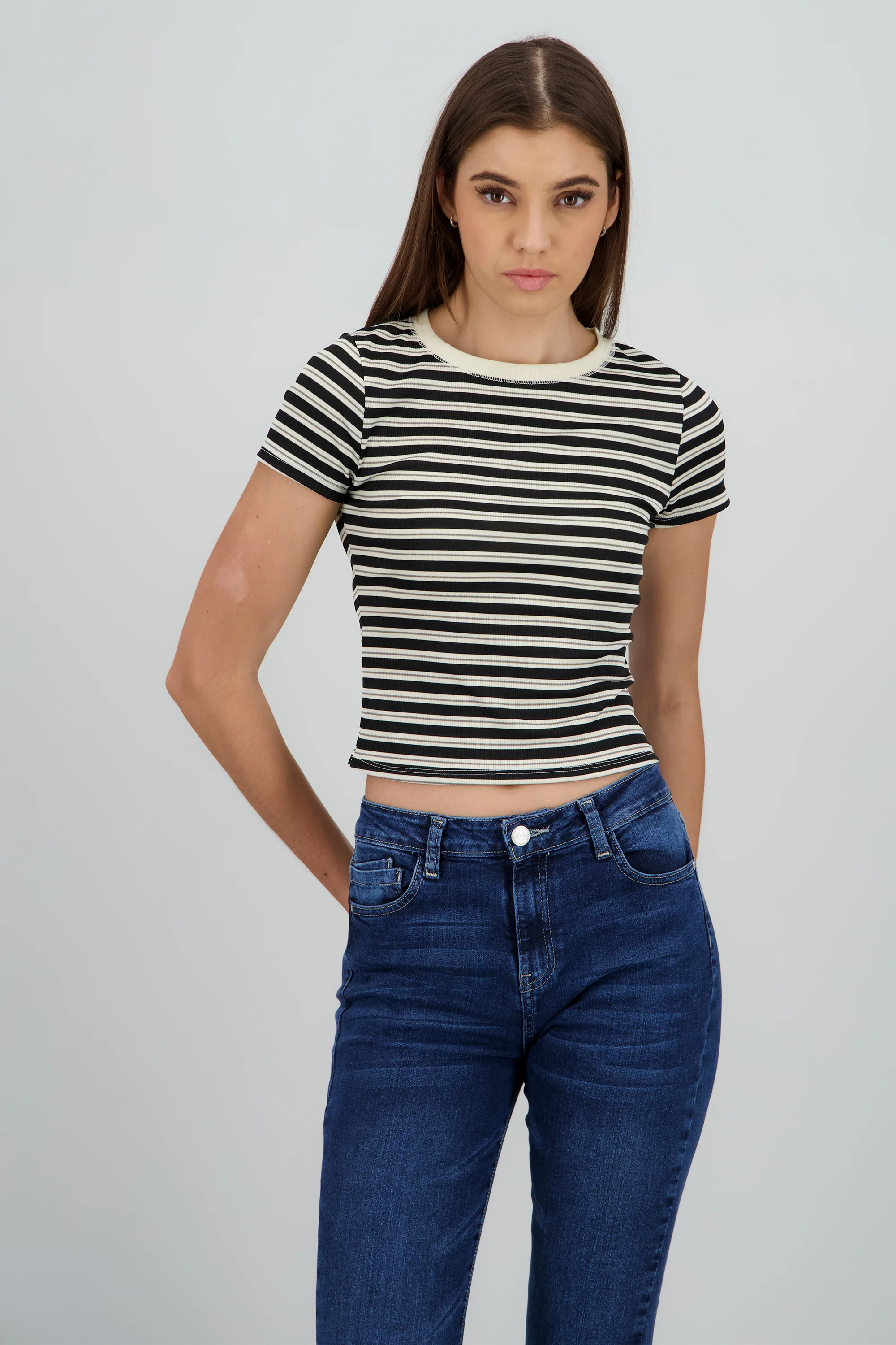 Playera cuello redondo lineas